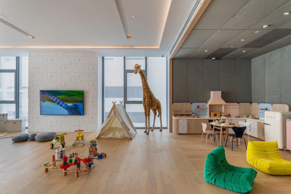 For RentCondoWitthayu, Chidlom, Langsuan, Ploenchit : 🔥For urgent rent🔥 Scope Langsuan, spacious room, pine tree view, fully furnished, ready to move in, near BTS Chidlom