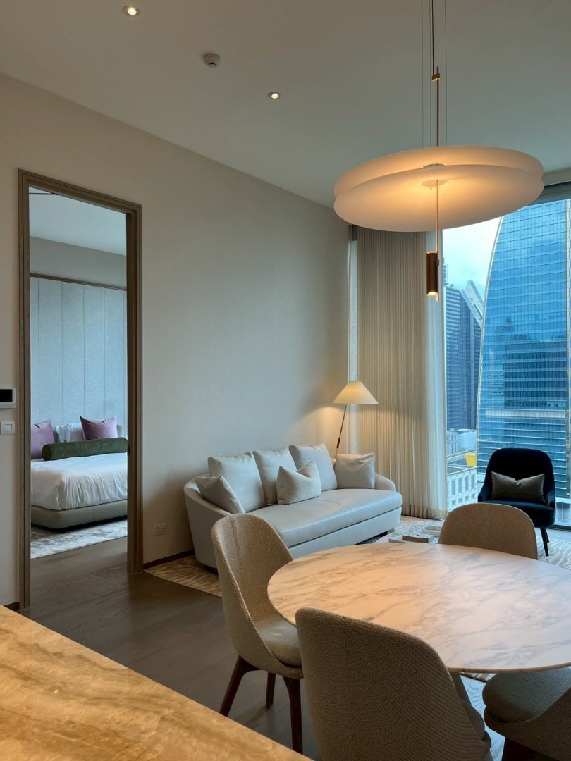 For RentCondoWitthayu, Chidlom, Langsuan, Ploenchit : 🔥For urgent rent🔥 Scope Langsuan, spacious room, pine tree view, fully furnished, ready to move in, near BTS Chidlom