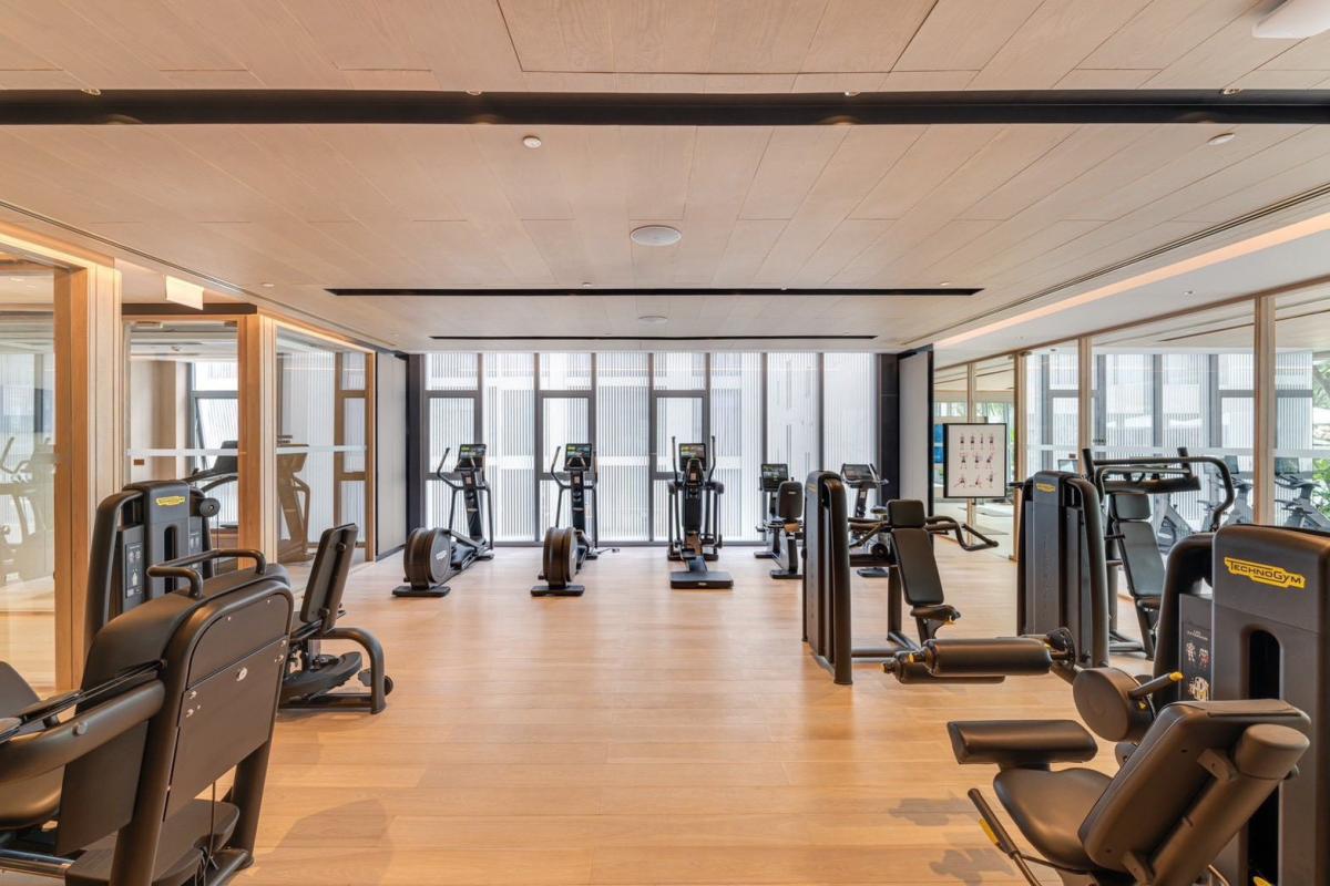 For RentCondoWitthayu, Chidlom, Langsuan, Ploenchit : 🔥For urgent rent🔥 Scope Langsuan, spacious room, pine tree view, fully furnished, ready to move in, near BTS Chidlom