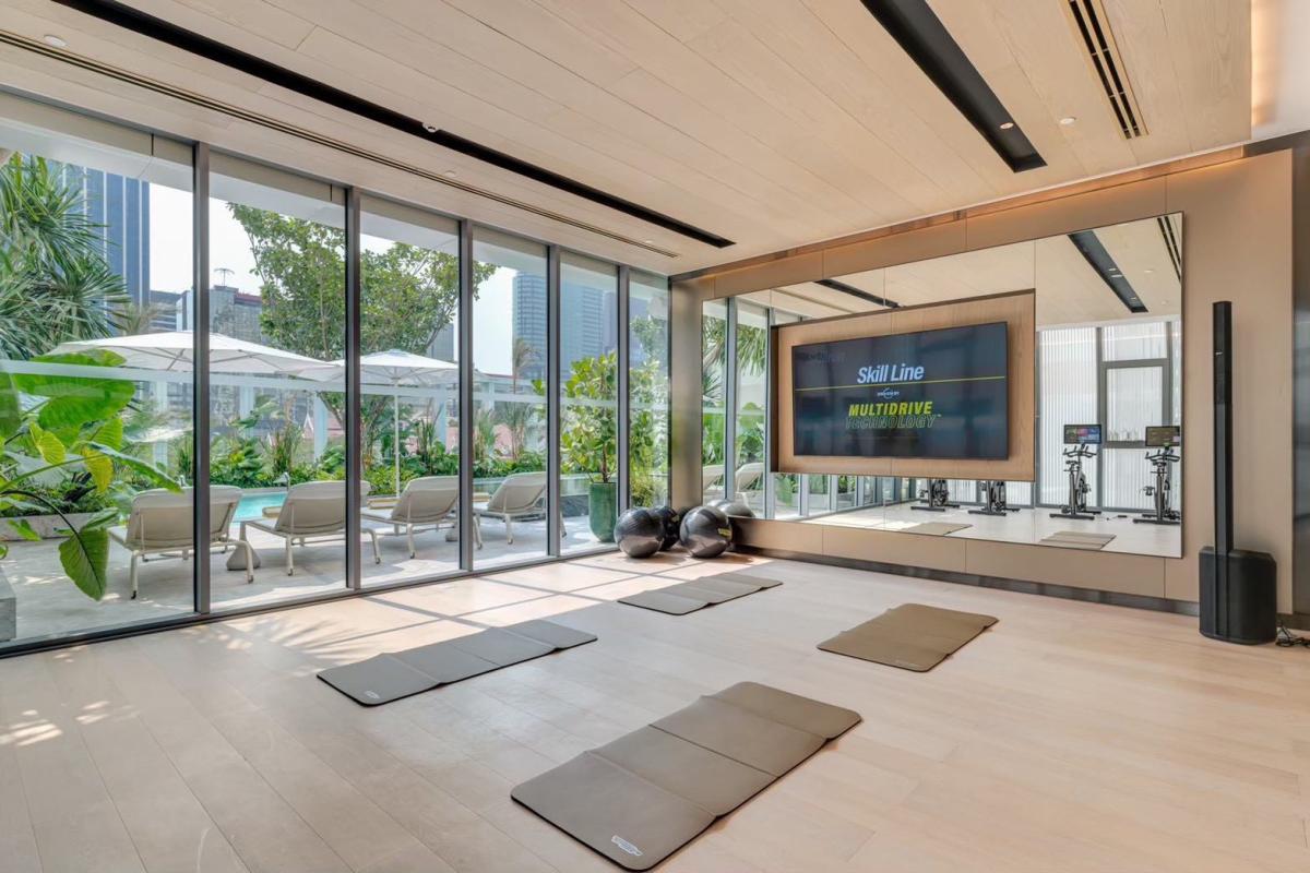 For RentCondoWitthayu, Chidlom, Langsuan, Ploenchit : 🔥For urgent rent🔥 Scope Langsuan, spacious room, pine tree view, fully furnished, ready to move in, near BTS Chidlom