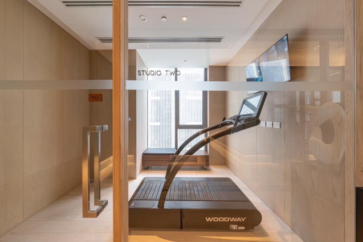 For RentCondoWitthayu, Chidlom, Langsuan, Ploenchit : 🔥For urgent rent🔥 Scope Langsuan, spacious room, pine tree view, fully furnished, ready to move in, near BTS Chidlom