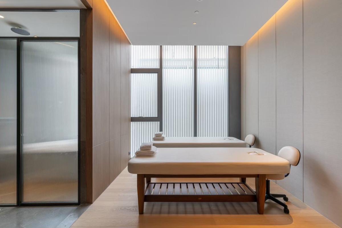 For RentCondoWitthayu, Chidlom, Langsuan, Ploenchit : 🔥For urgent rent🔥 Scope Langsuan, spacious room, pine tree view, fully furnished, ready to move in, near BTS Chidlom