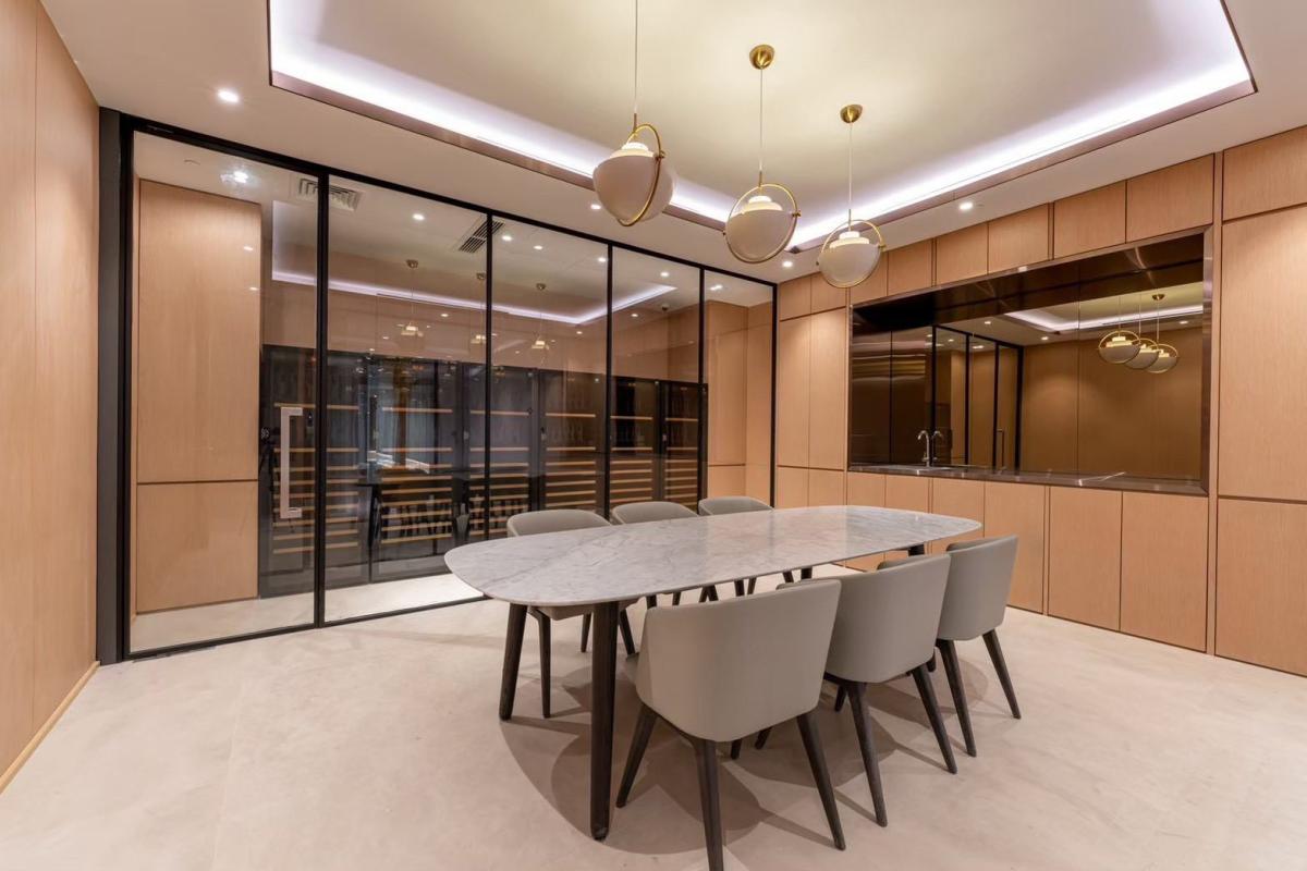 For RentCondoWitthayu, Chidlom, Langsuan, Ploenchit : 🔥For urgent rent🔥 Scope Langsuan, spacious room, pine tree view, fully furnished, ready to move in, near BTS Chidlom