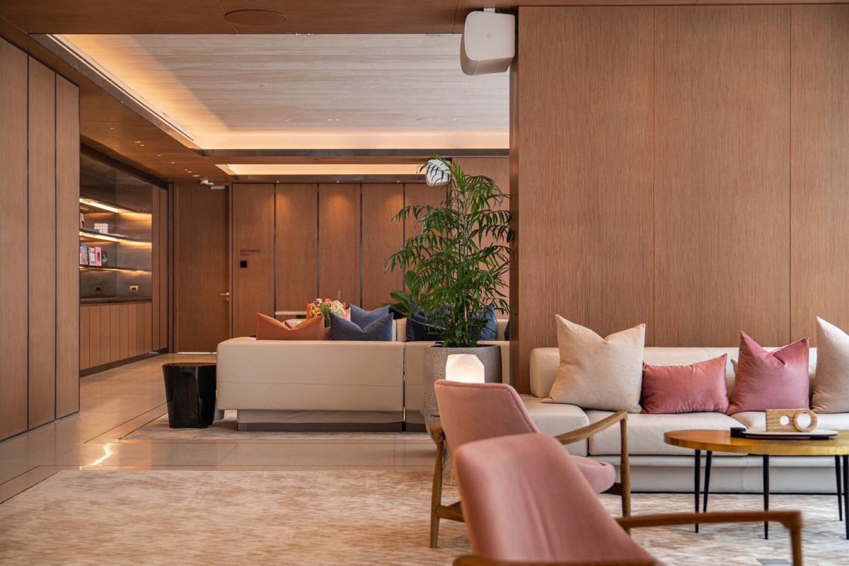 For RentCondoWitthayu, Chidlom, Langsuan, Ploenchit : 🔥For urgent rent🔥 Scope Langsuan, spacious room, pine tree view, fully furnished, ready to move in, near BTS Chidlom