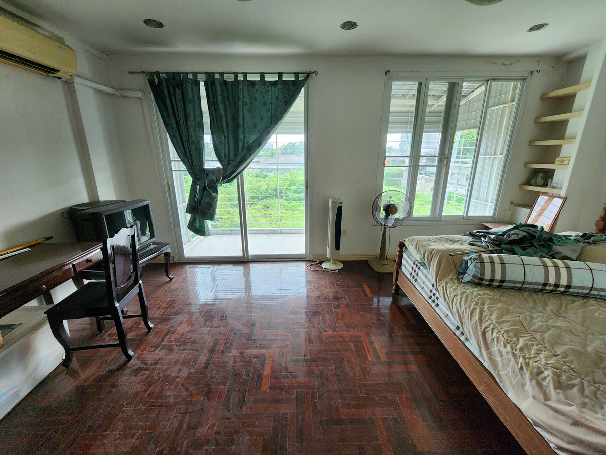 ขายทาวน์โฮมโชคชัย4 ลาดพร้าว71 : ขายทาวน์โฮม 3 ชั้น ลาดพร้าว – ทำเลโคตรเทพ! 160 ม. ถึง MRT ภาวนา ลาดพร้าว44  เหมาะทำโฮมออฟฟิต 