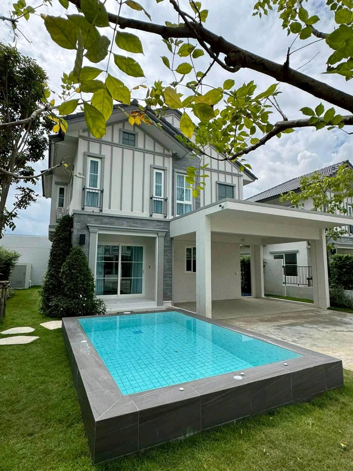 ให้เช่าบ้านบางนา แบริ่ง ลาซาล : ✨ บ้านเดี่ยวสไตล์ Pool Villa | Fully Furnished📍 ทำเลดี บางนาตราด กม.5–ใกล้ศรีนครินทร์ เดินทางสะดวก