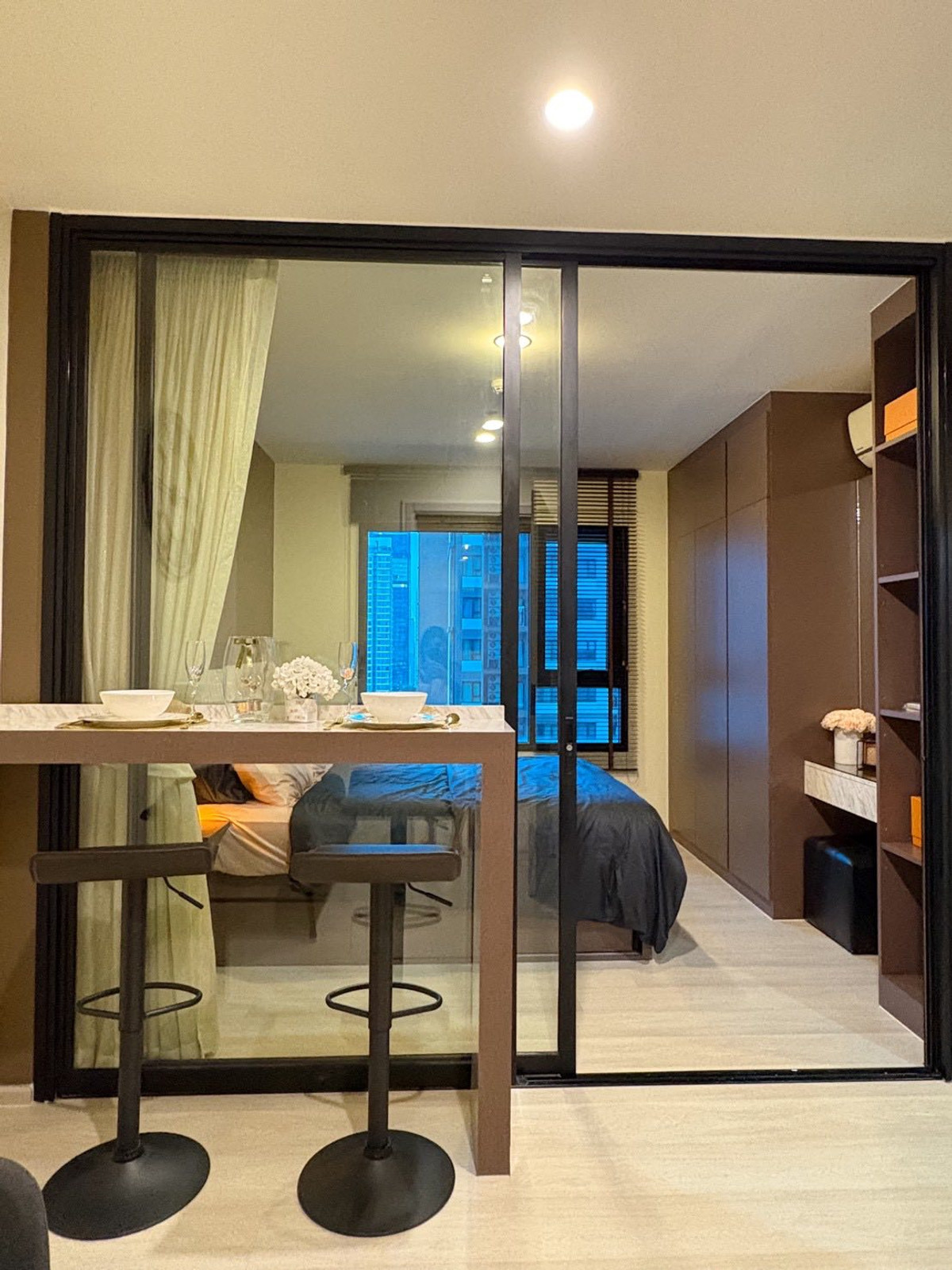 ให้เช่าคอนโดพระราม 9 เพชรบุรีตัดใหม่ RCA : For RENT 🌟คอนโด Life asoke ติด MRT เพชรบุรี & AirportLink มักกะสัน - 1 ห้องนอน ราคาดีมาก คอนโดสะดวกสบาย มีความปลอดภัยสูง