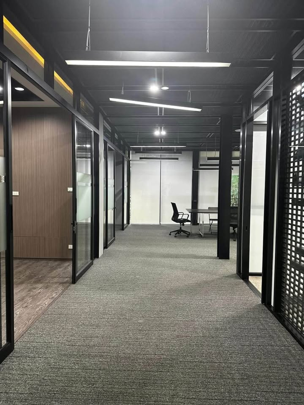 For RentOfficeBangna, Bearing, Lasalle : Office building for rent at Sukhumvit 105 Lasalle ( SPSEVE1480 )
