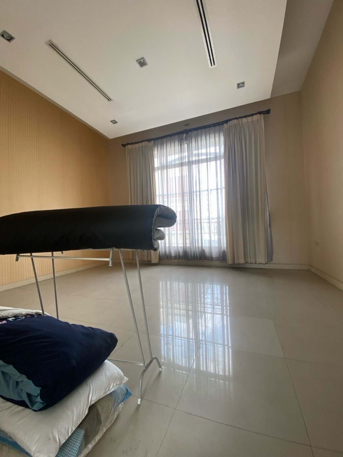 ขายทาวน์โฮมลาดพร้าว เซ็นทรัลลาดพร้าว : ขายด่วนครับ! ทาวน์โฮม4ชั้น 5นอน,5น้ำModern Luxury Town Home ลาดพร้าว-แยกรัชดา ใกล้สถานีรถไฟฟ้า&รถไฟฟ้าใต้ดิน( เหมาะทั้งพักอาศัย&ทำธุรกิจ )ทำเลชั้นในของกรุงเทพ-ย่านธุระกิจ การเดินทางสะดวก ใกล้ทางด่วน เดินทางเข้าใจกลางเมืองเอกมัย ทองหล่อ สุขุมวิ