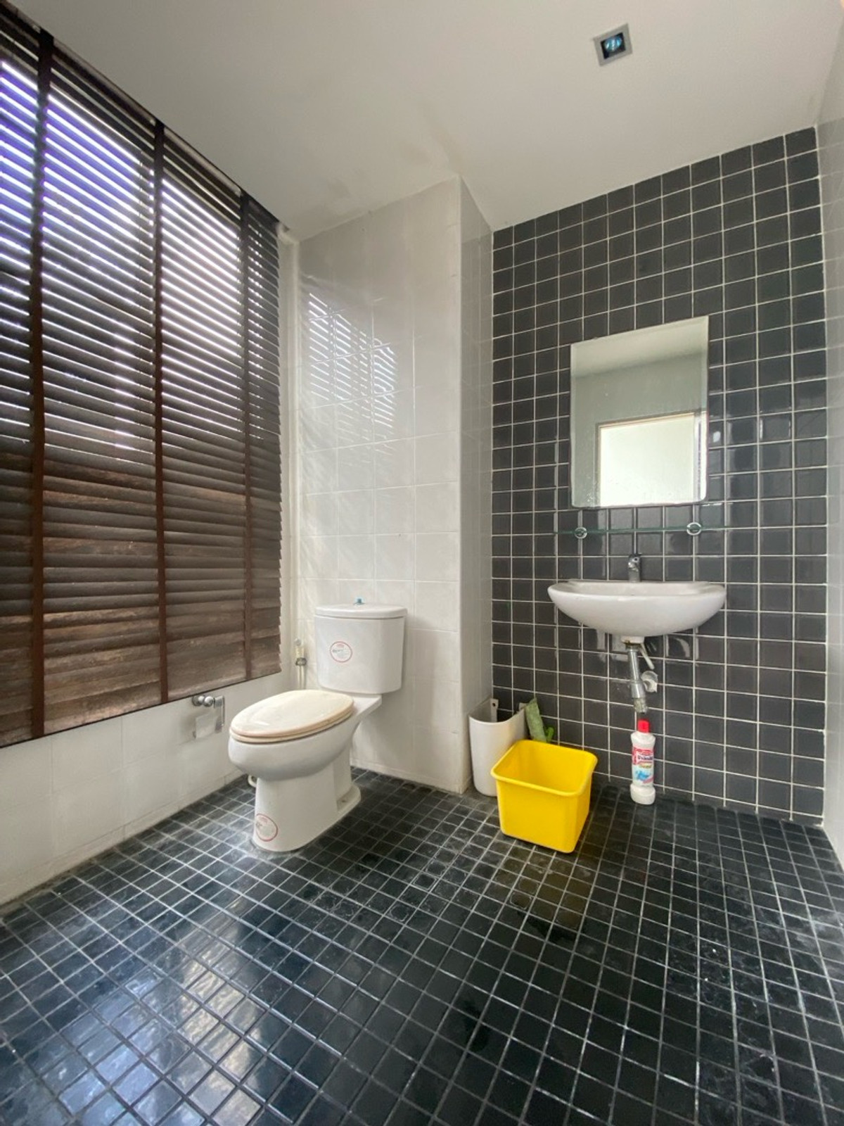 ขายทาวน์โฮมลาดพร้าว เซ็นทรัลลาดพร้าว : ขายด่วนครับ! ทาวน์โฮม4ชั้น 5นอน,5น้ำModern Luxury Town Home ลาดพร้าว-แยกรัชดา ใกล้สถานีรถไฟฟ้า&รถไฟฟ้าใต้ดิน( เหมาะทั้งพักอาศัย&ทำธุรกิจ )ทำเลชั้นในของกรุงเทพ-ย่านธุระกิจ การเดินทางสะดวก ใกล้ทางด่วน เดินทางเข้าใจกลางเมืองเอกมัย ทองหล่อ สุขุมวิ