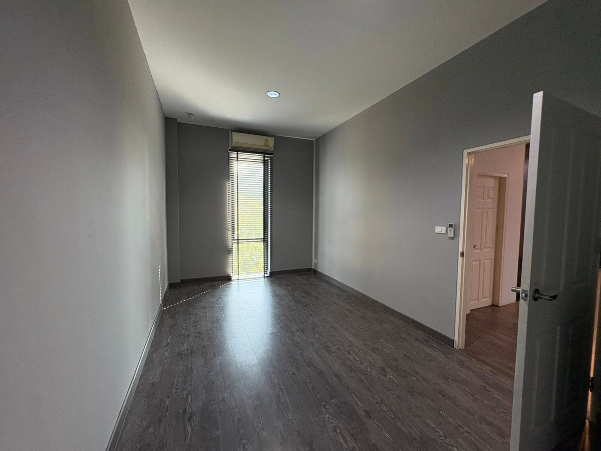 For RentOfficeBangna, Bearing, Lasalle : Office building for rent at Sukhumvit 105 Lasalle ( SPSEVE1480 )