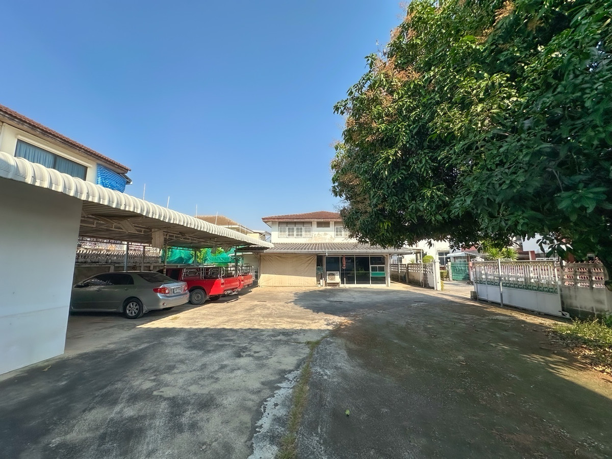 For SaleHome OfficePinklao, Charansanitwong : Home office 208 sq m., near the expressway 700 m., parking for 15 cars! Soi Thung Mangkorn 15, price 19 million baht.
