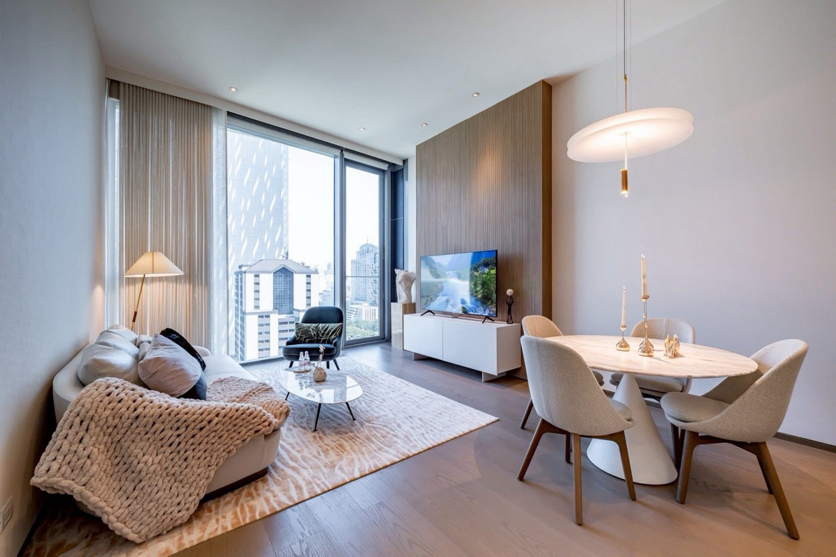 For RentCondoWitthayu, Chidlom, Langsuan, Ploenchit : 📢👇Super luxury place to live located on Langsuan Road, easily access to Bangkok’s premier shopping, dining, and entertainment districts. Enjoy the best of urban living with proximity to Central Embassy, Gaysorn Village, and Lumpini Park. Fully furnished