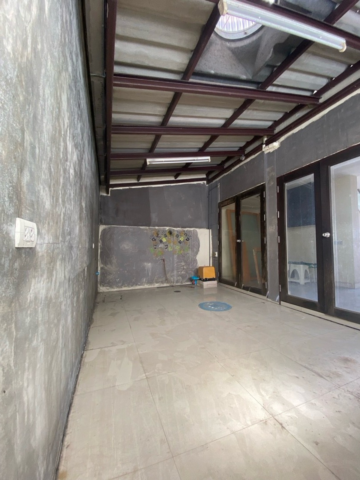 ขายทาวน์โฮมลาดพร้าว เซ็นทรัลลาดพร้าว : ขายด่วนครับ! ทาวน์โฮม4ชั้น 5นอน,5น้ำModern Luxury Town Home ลาดพร้าว-แยกรัชดา ใกล้สถานีรถไฟฟ้า&รถไฟฟ้าใต้ดิน( เหมาะทั้งพักอาศัย&ทำธุรกิจ )ทำเลชั้นในของกรุงเทพ-ย่านธุระกิจ การเดินทางสะดวก ใกล้ทางด่วน เดินทางเข้าใจกลางเมืองเอกมัย ทองหล่อ สุขุมวิ