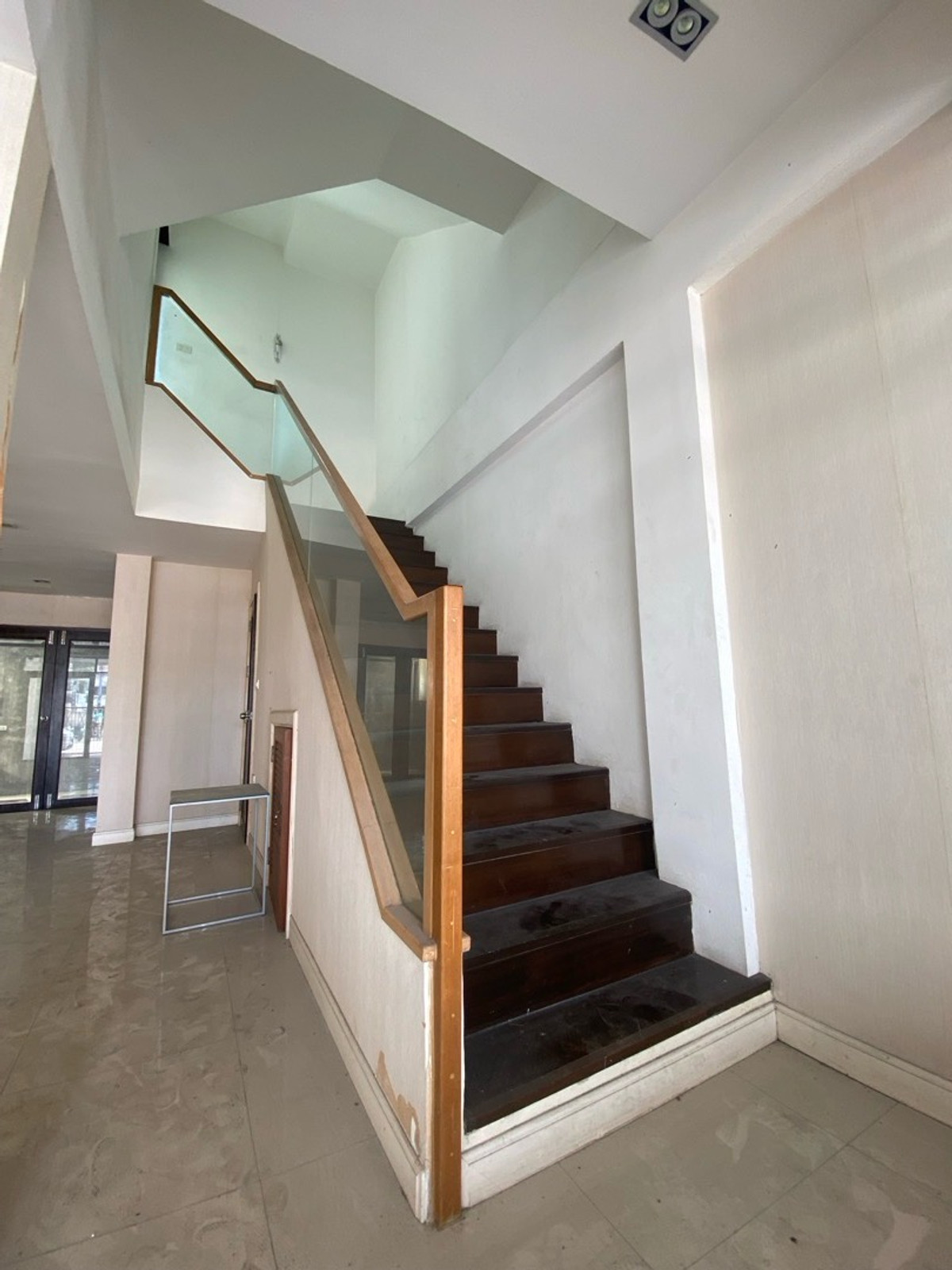 ขายทาวน์โฮมลาดพร้าว เซ็นทรัลลาดพร้าว : ขายด่วนครับ! ทาวน์โฮม4ชั้น 5นอน,5น้ำModern Luxury Town Home ลาดพร้าว-แยกรัชดา ใกล้สถานีรถไฟฟ้า&รถไฟฟ้าใต้ดิน( เหมาะทั้งพักอาศัย&ทำธุรกิจ )ทำเลชั้นในของกรุงเทพ-ย่านธุระกิจ การเดินทางสะดวก ใกล้ทางด่วน เดินทางเข้าใจกลางเมืองเอกมัย ทองหล่อ สุขุมวิ