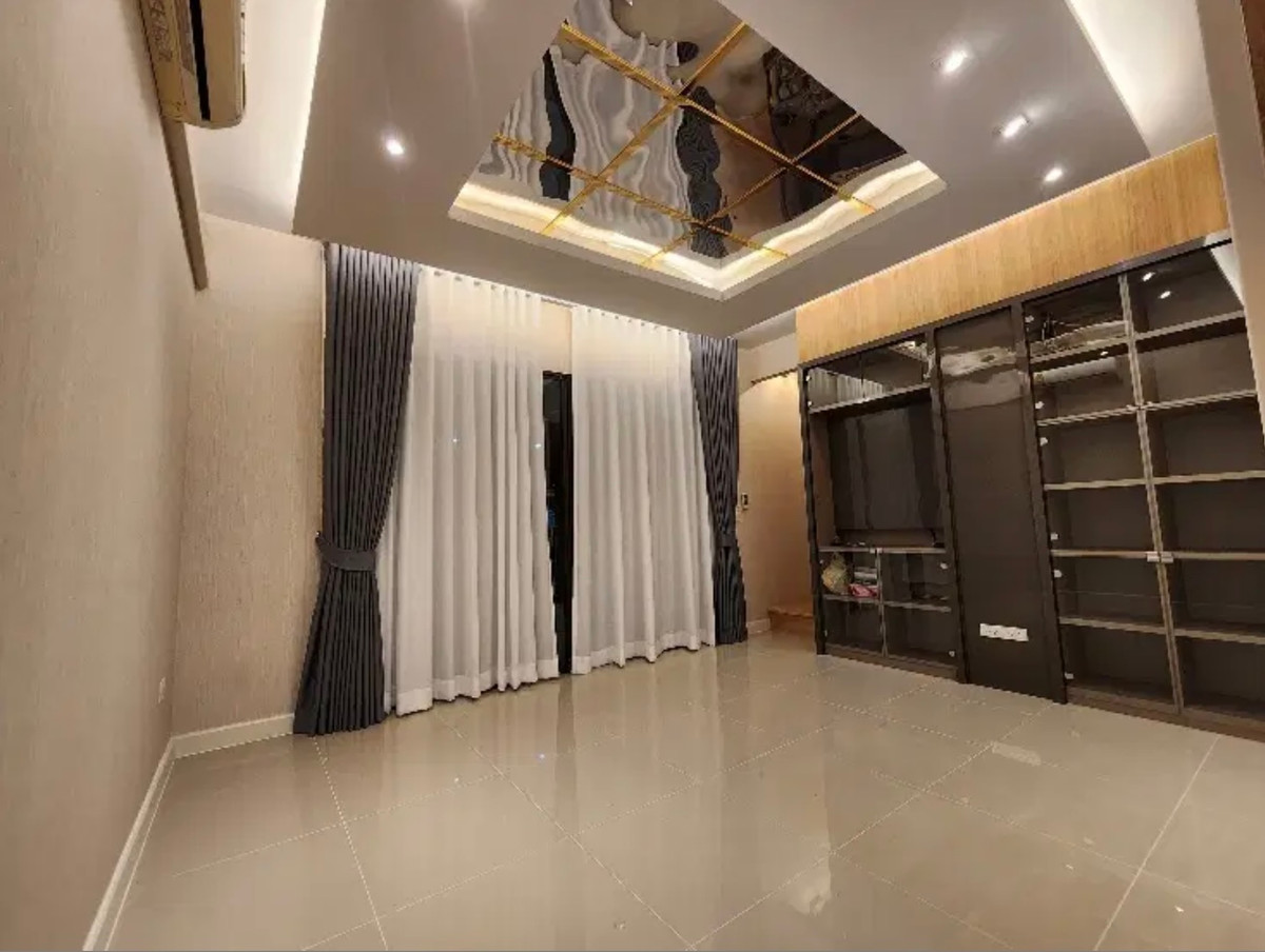 For RentTownhomeSamut Prakan,Samrong : Townhome for rent, 3 floors, Plex Bangna Village, beautiful, good location, suitable for a company, near Mega Bangna Shopping Center. Interested, contact Line@841qqlnr