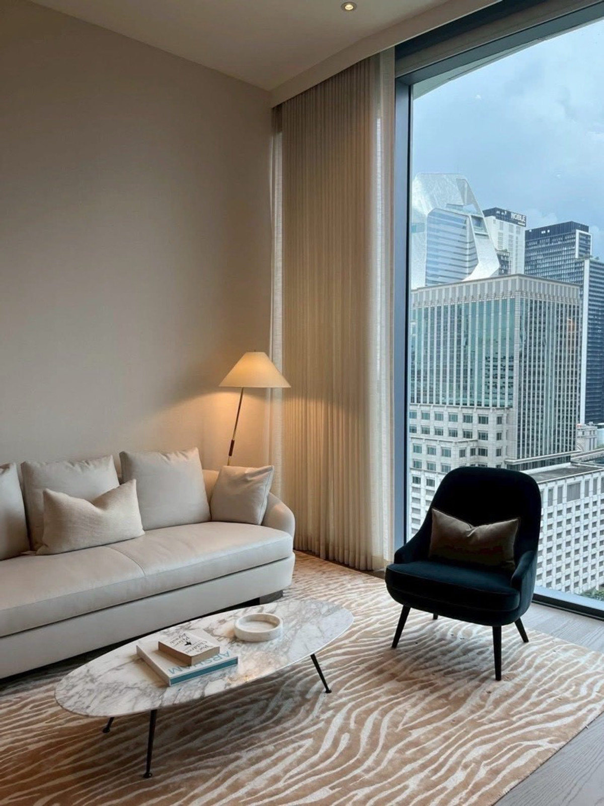 For RentCondoWitthayu, Chidlom, Langsuan, Ploenchit : 📢👇Super luxury place to live located on Langsuan Road, easily access to Bangkok’s premier shopping, dining, and entertainment districts. Enjoy the best of urban living with proximity to Central Embassy, Gaysorn Village, and Lumpini Park. Fully furnished