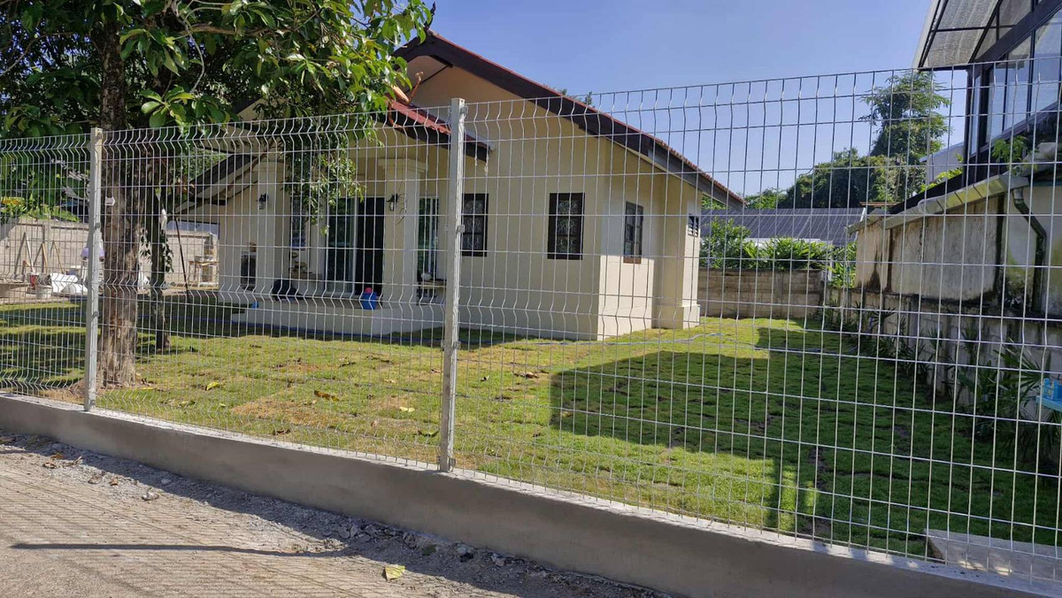 ขายบ้านเชียงใหม่ : ขายถูกมาก!! บ้านเดี่ยวชั้นเดียว 100 ตร.ว. ทำเลดี อ.สันป่าตอง จ.เชียงใหม่ ใกล้บิ๊กซีหางดง ใกล้ตัวเมือง  30 กม.