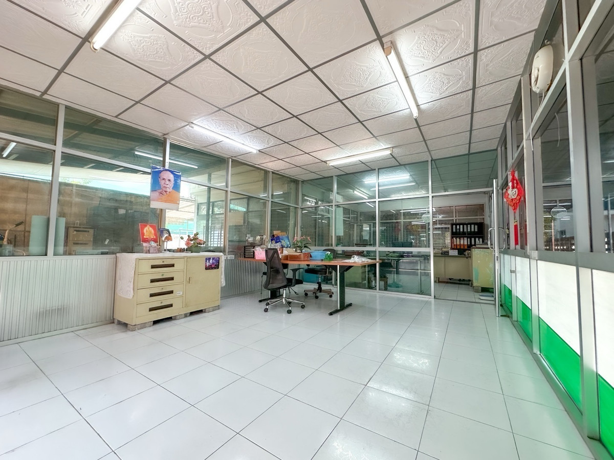 For SaleHome OfficePinklao, Charansanitwong : Home office 208 sq m., near the expressway 700 m., parking for 15 cars! Soi Thung Mangkorn 15, price 19 million baht.