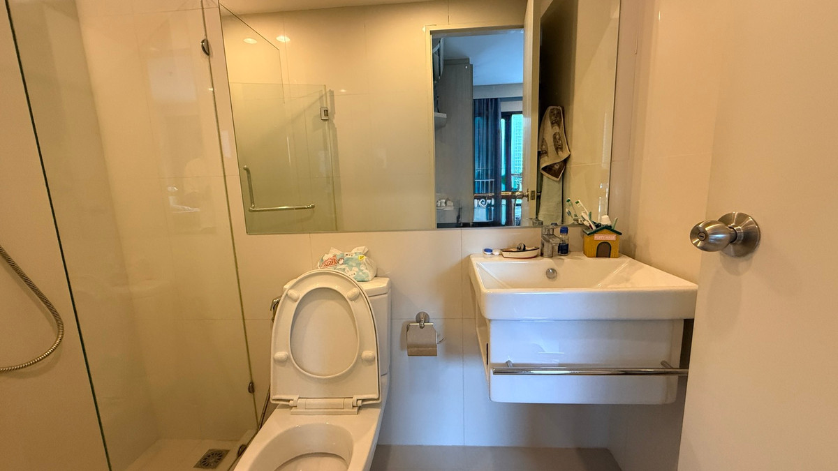 For SaleCondoRama9, Petchburi, RCA : Investing or living there yourself is worth it! Life Asoke bedrooms near the BTS