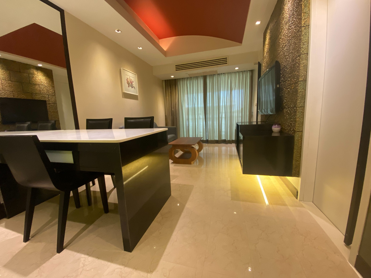 ขายคอนโดสาทร นราธิวาส : ด่วนที่สุด ราคาทุบ ดีที่สุดในตลาด!! The Bangkok Condo (Narathiwas) for sell 1b1b 55.67 sqm 3.59 mb