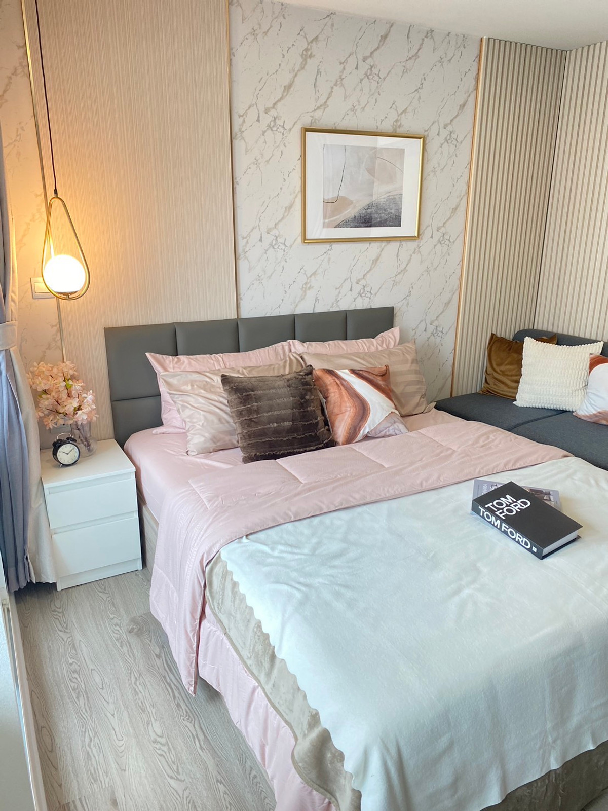 For RentCondoPathum Thani,Rangsit, Thammasat : Kave Town Island, next to Bangkok University, pool view, beautiful built-ins, fully furnished.