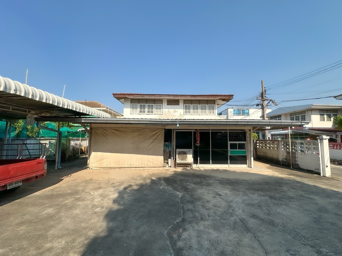 For SaleHome OfficePinklao, Charansanitwong : Home office 208 sq m., near the expressway 700 m., parking for 15 cars! Soi Thung Mangkorn 15, price 19 million baht.