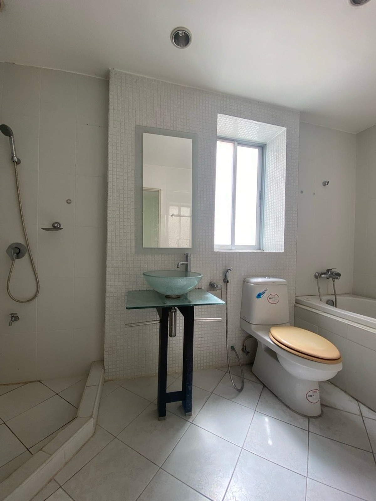 ขายทาวน์โฮมลาดพร้าว เซ็นทรัลลาดพร้าว : ขายด่วนครับ! ทาวน์โฮม4ชั้น 5นอน,5น้ำModern Luxury Town Home ลาดพร้าว-แยกรัชดา ใกล้สถานีรถไฟฟ้า&รถไฟฟ้าใต้ดิน( เหมาะทั้งพักอาศัย&ทำธุรกิจ )ทำเลชั้นในของกรุงเทพ-ย่านธุระกิจ การเดินทางสะดวก ใกล้ทางด่วน เดินทางเข้าใจกลางเมืองเอกมัย ทองหล่อ สุขุมวิ