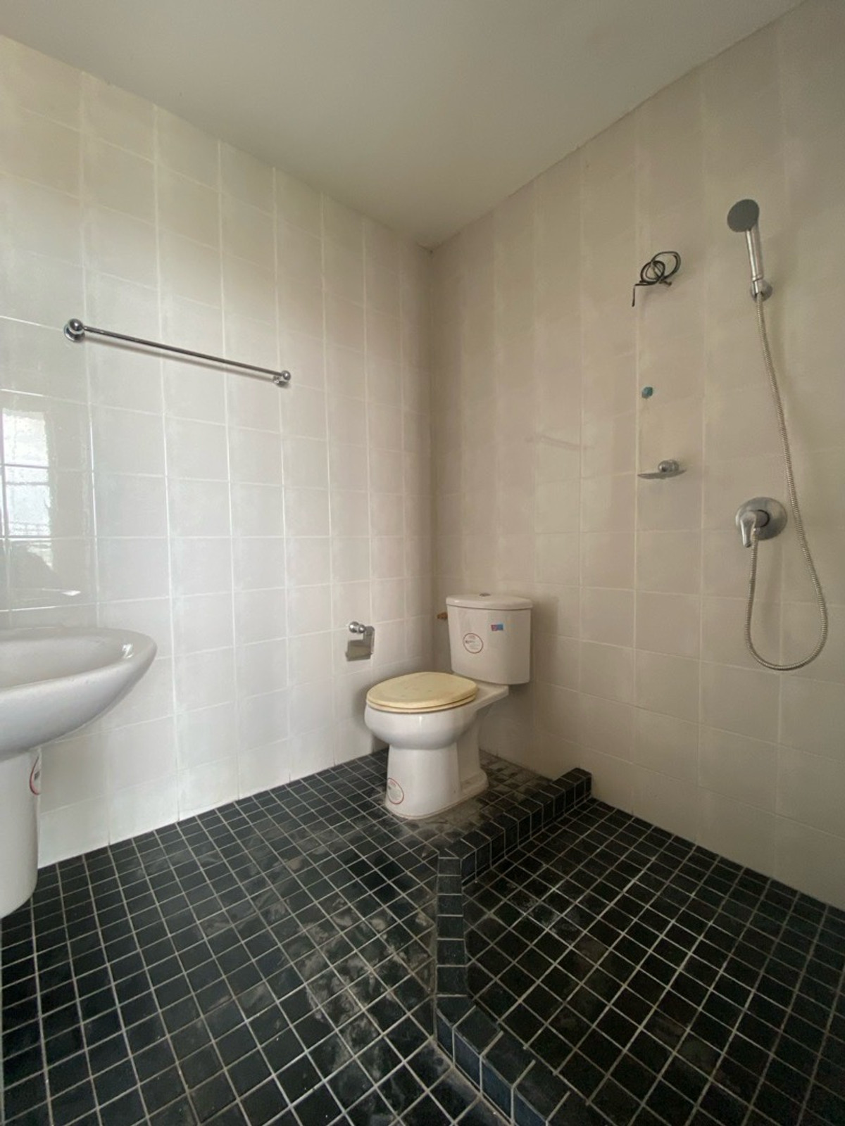 ขายทาวน์โฮมลาดพร้าว เซ็นทรัลลาดพร้าว : ขายด่วนครับ! ทาวน์โฮม4ชั้น 5นอน,5น้ำModern Luxury Town Home ลาดพร้าว-แยกรัชดา ใกล้สถานีรถไฟฟ้า&รถไฟฟ้าใต้ดิน( เหมาะทั้งพักอาศัย&ทำธุรกิจ )ทำเลชั้นในของกรุงเทพ-ย่านธุระกิจ การเดินทางสะดวก ใกล้ทางด่วน เดินทางเข้าใจกลางเมืองเอกมัย ทองหล่อ สุขุมวิ