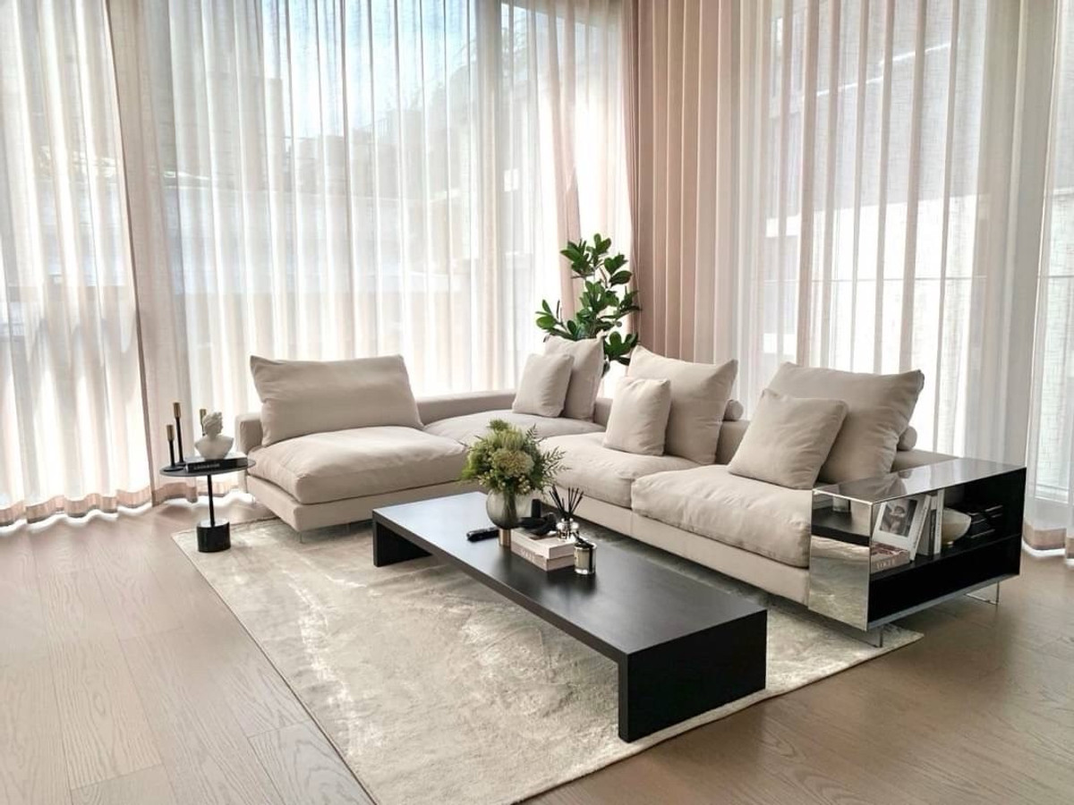 For RentCondoWitthayu, Chidlom, Langsuan, Ploenchit : 📢👇Super luxury place to live located on Langsuan Road, easily access to Bangkok’s premier shopping, dining, and entertainment districts. Enjoy the best of urban living with proximity to Central Embassy, Gaysorn Village, and Lumpini Park. Fully furnished