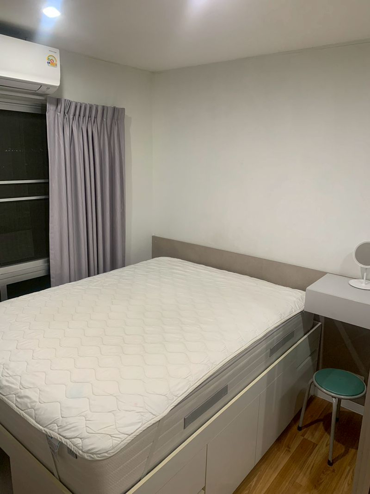 For RentCondoLadkrabang, Suwannaphum Airport : High floor room, beautiful view, clean condition, very cool room, room ready to move in *** For rent V condo Chalong Krung, near Lat Krabang University. near Suvarnabhumi  Near Lat Krabang Industrial Estate
