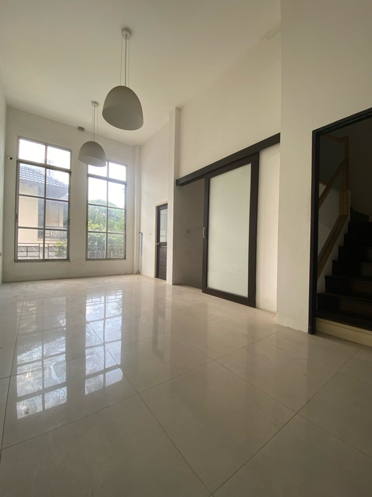 ขายทาวน์โฮมลาดพร้าว เซ็นทรัลลาดพร้าว : ขายด่วนครับ! ทาวน์โฮม4ชั้น 5นอน,5น้ำModern Luxury Town Home ลาดพร้าว-แยกรัชดา ใกล้สถานีรถไฟฟ้า&รถไฟฟ้าใต้ดิน( เหมาะทั้งพักอาศัย&ทำธุรกิจ )ทำเลชั้นในของกรุงเทพ-ย่านธุระกิจ การเดินทางสะดวก ใกล้ทางด่วน เดินทางเข้าใจกลางเมืองเอกมัย ทองหล่อ สุขุมวิ