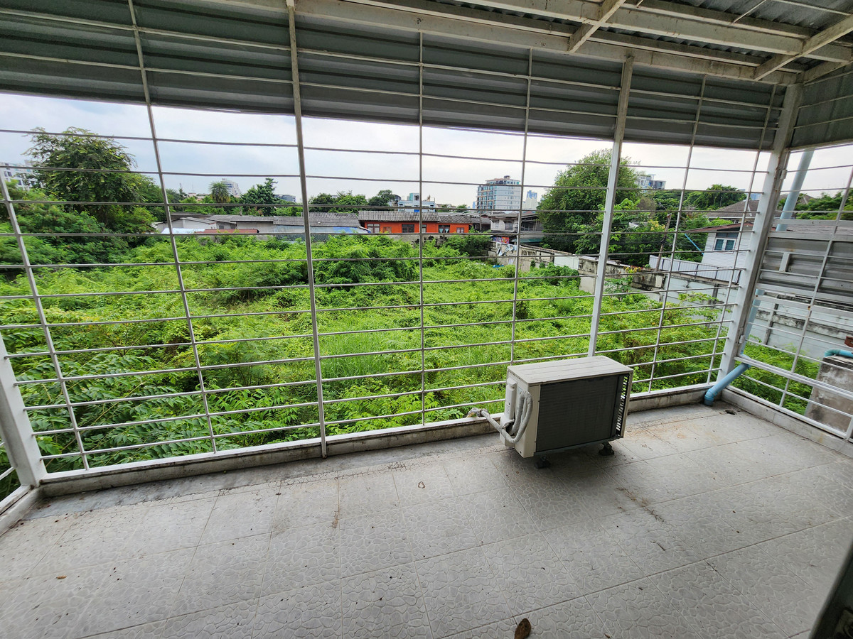 ขายทาวน์โฮมโชคชัย4 ลาดพร้าว71 : ขายทาวน์โฮม 3 ชั้น ลาดพร้าว – ทำเลโคตรเทพ! 160 ม. ถึง MRT ภาวนา ลาดพร้าว44  เหมาะทำโฮมออฟฟิต 