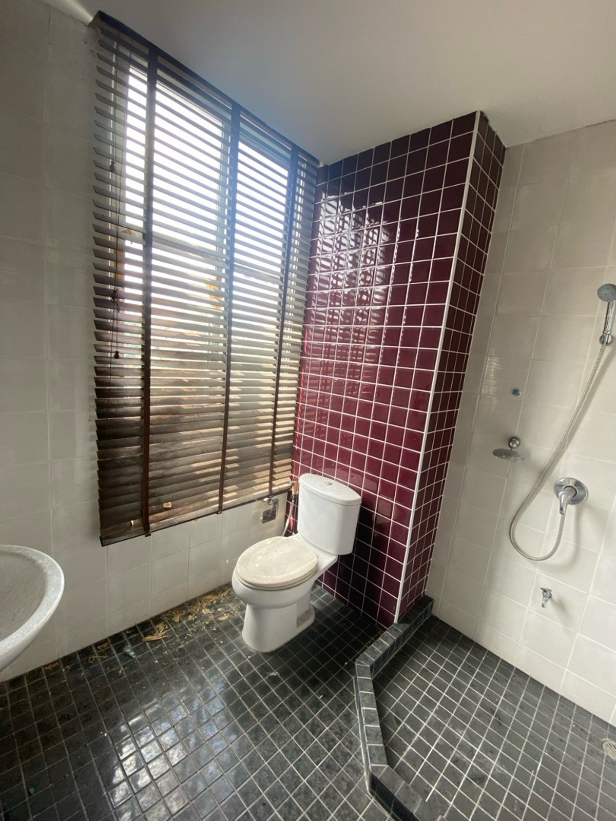 ขายทาวน์โฮมลาดพร้าว เซ็นทรัลลาดพร้าว : ขายด่วนครับ! ทาวน์โฮม4ชั้น 5นอน,5น้ำModern Luxury Town Home ลาดพร้าว-แยกรัชดา ใกล้สถานีรถไฟฟ้า&รถไฟฟ้าใต้ดิน( เหมาะทั้งพักอาศัย&ทำธุรกิจ )ทำเลชั้นในของกรุงเทพ-ย่านธุระกิจ การเดินทางสะดวก ใกล้ทางด่วน เดินทางเข้าใจกลางเมืองเอกมัย ทองหล่อ สุขุมวิ