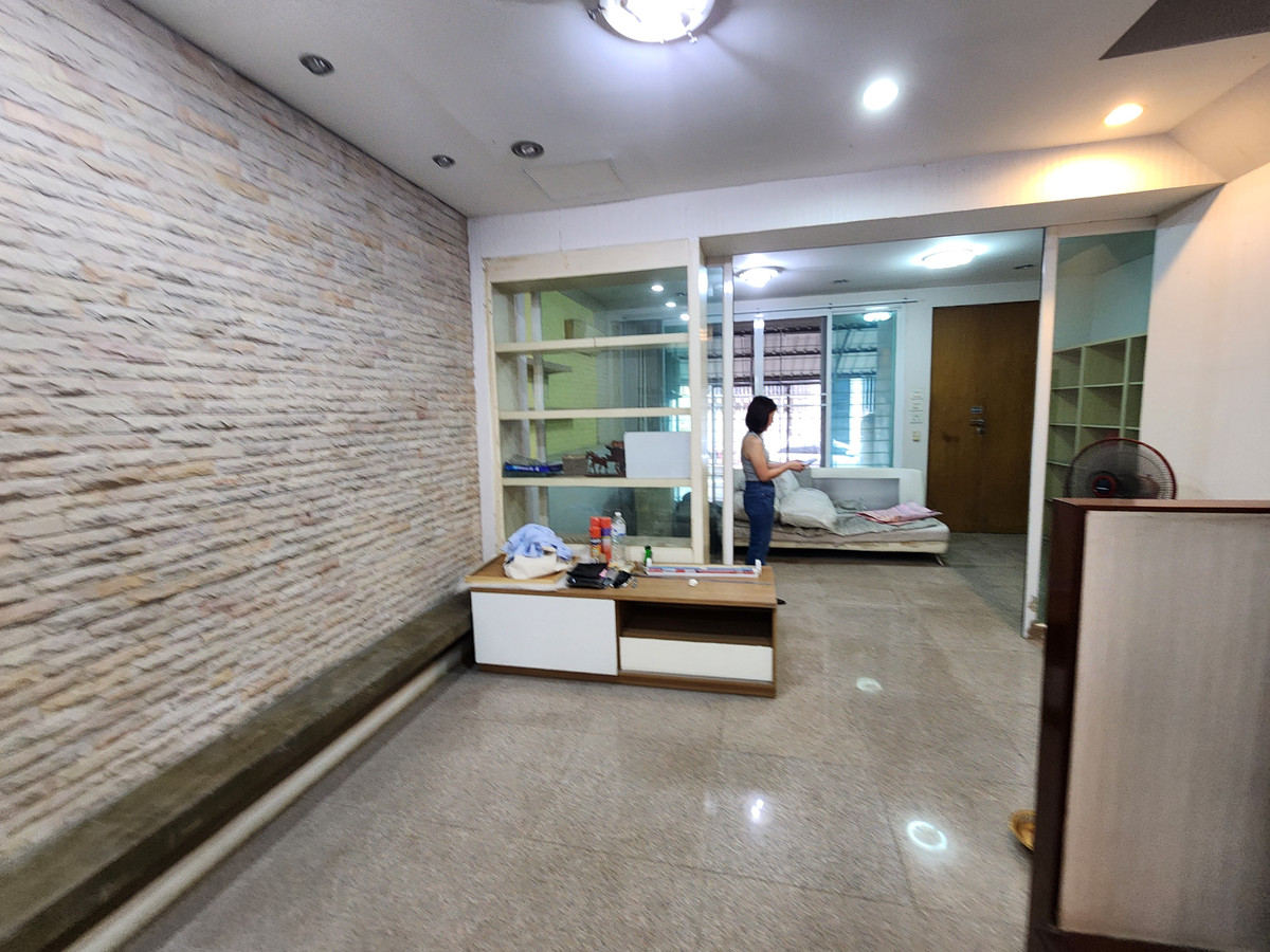 ขายทาวน์โฮมโชคชัย4 ลาดพร้าว71 : ขายทาวน์โฮม 3 ชั้น ลาดพร้าว – ทำเลโคตรเทพ! 160 ม. ถึง MRT ภาวนา ลาดพร้าว44  เหมาะทำโฮมออฟฟิต 