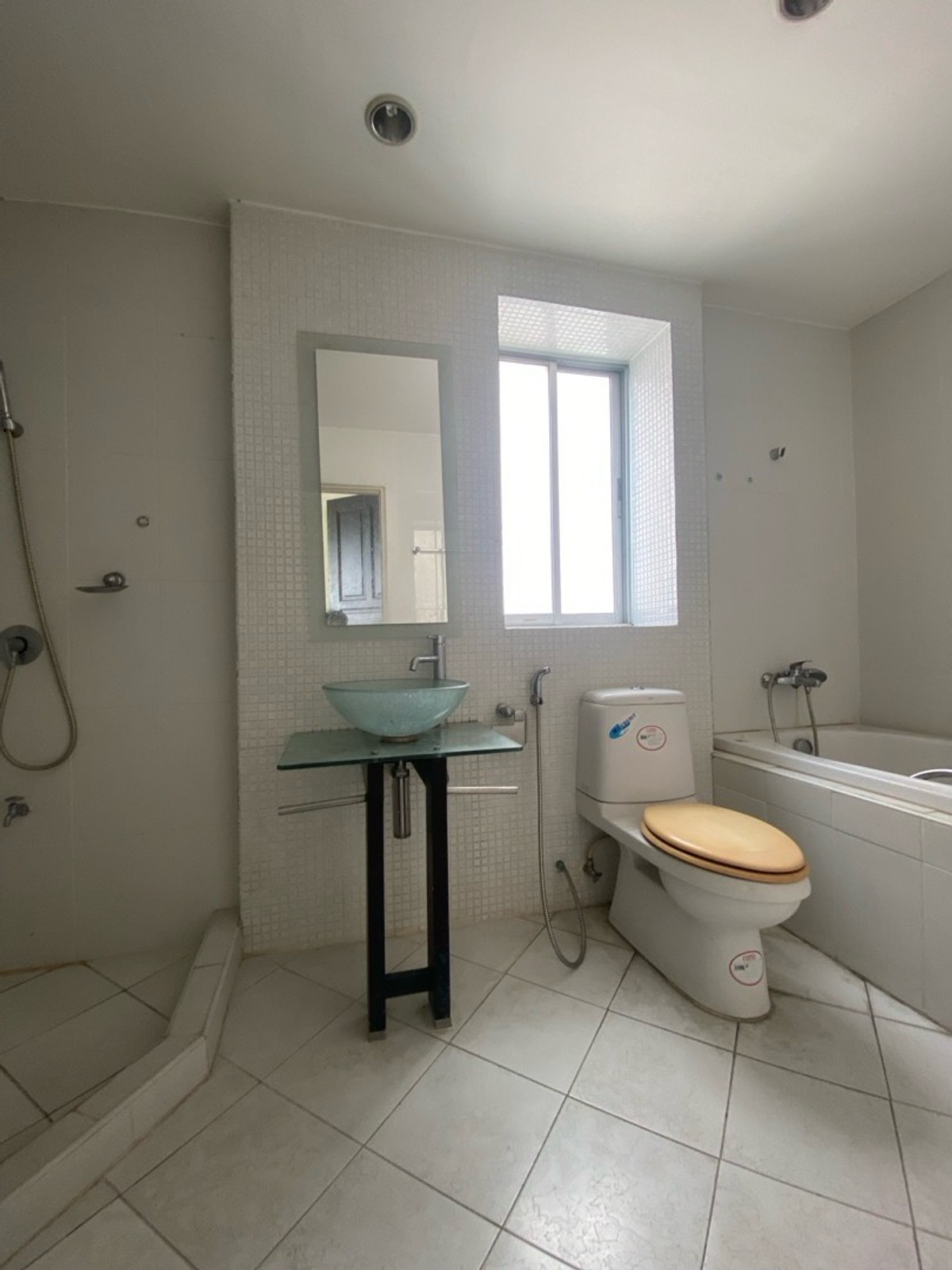 ขายทาวน์โฮมลาดพร้าว เซ็นทรัลลาดพร้าว : ขายด่วนครับ! ทาวน์โฮม4ชั้น 5นอน,5น้ำModern Luxury Town Home ลาดพร้าว-แยกรัชดา ใกล้สถานีรถไฟฟ้า&รถไฟฟ้าใต้ดิน( เหมาะทั้งพักอาศัย&ทำธุรกิจ )ทำเลชั้นในของกรุงเทพ-ย่านธุระกิจ การเดินทางสะดวก ใกล้ทางด่วน เดินทางเข้าใจกลางเมืองเอกมัย ทองหล่อ สุขุมวิ