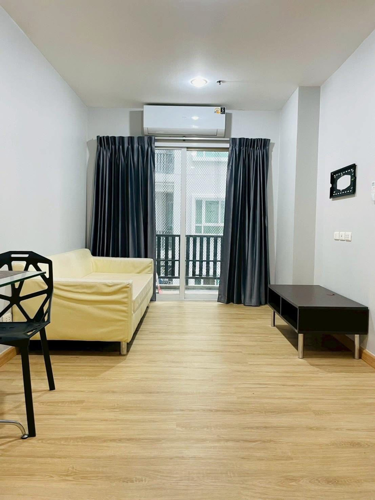 ให้เช่าคอนโดโชคชัย4 ลาดพร้าว71 : ห้องมุม พร้อมอยู่ แอร์2 