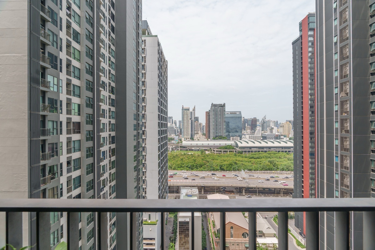 ให้เช่าคอนโดพระราม 9 เพชรบุรีตัดใหม่ RCA : 🔥ให้เช่าด่วน🔥ไลฟ์ อโศก - พระราม 9  วิวเมือง + Airport Rail Link  เฟอร์นิเจอร์ครบพร้อมเข้าอยู่ ติดรถไฟฟ้า เดินทางสะดวก