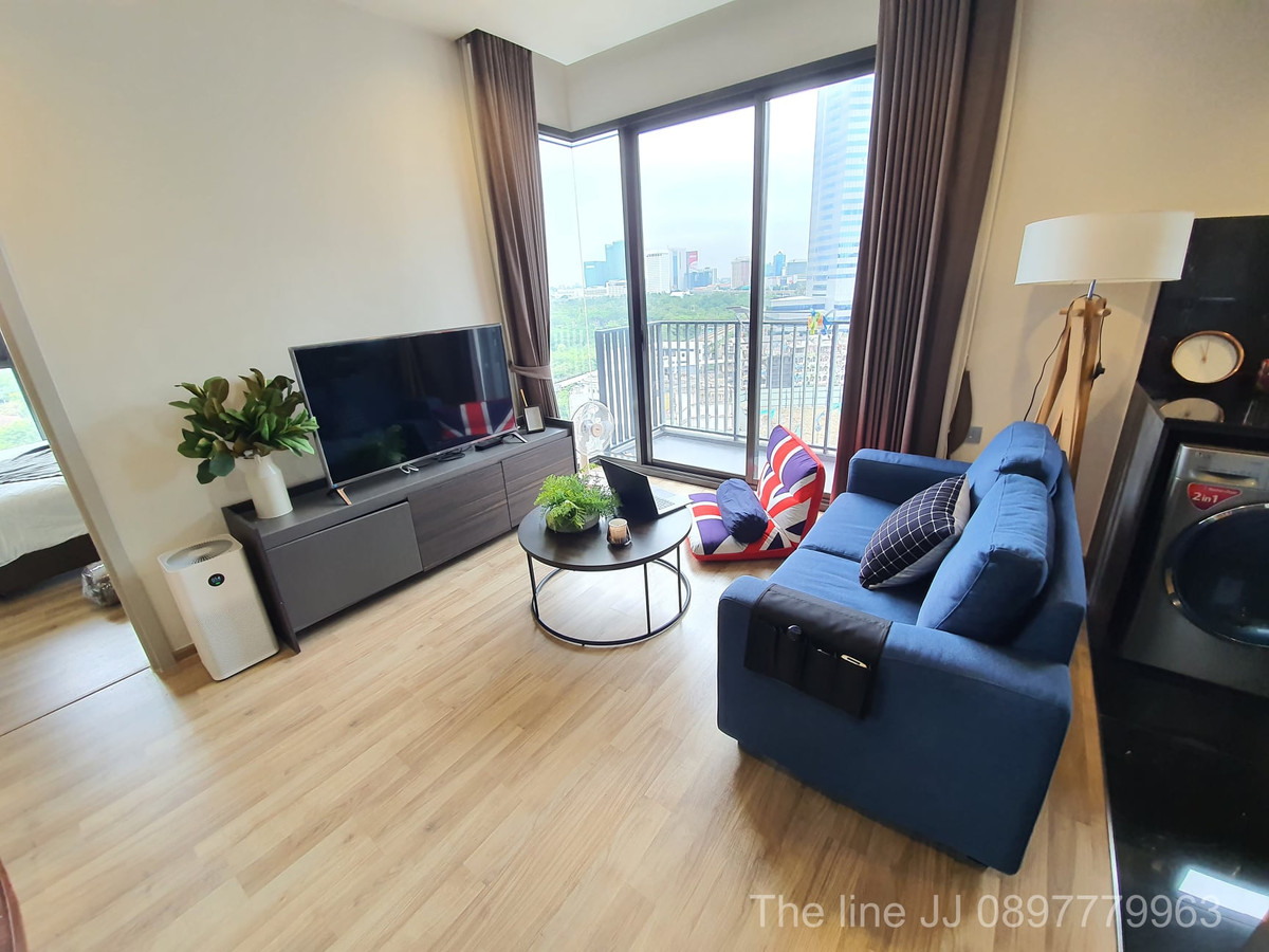 For SaleCondoSapankwai,Jatujak : Real Rare Item! The Line Chatuchak – curved glass corner room Chatuchak Park view + pool view, as complete as this project can provide!