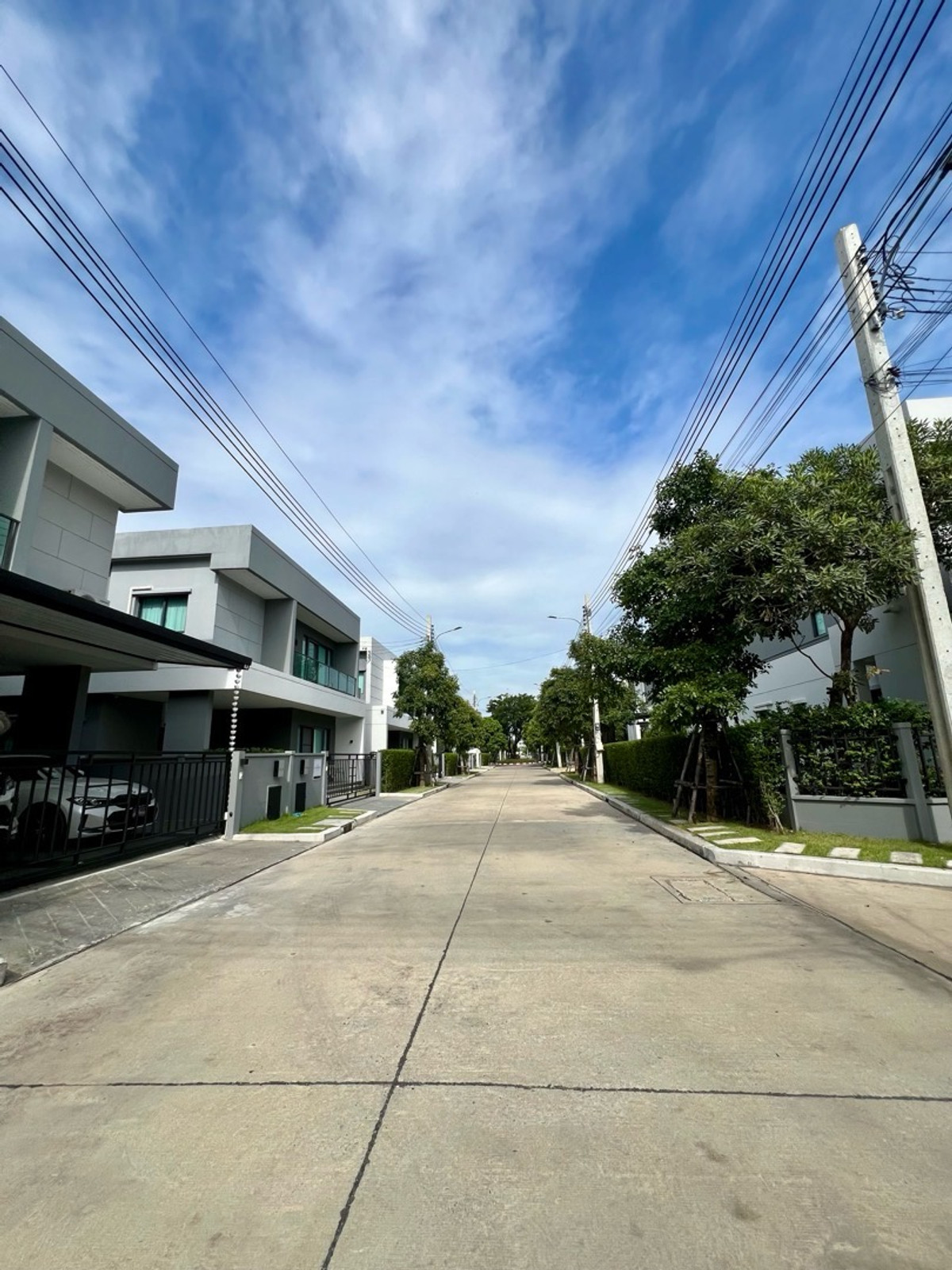 ขายบ้านนวมินทร์ รามอินทรา : 🏡[For Sale] ขายด่วน บ้านเดี่ยว 3 ห้องนอน หลังมุม หมู่บ้านเซนโทร รามอินทรา–จตุโชติ 2 (Centro Ramindra–Chatuchot 2) สภาพใหม่ พร้อมอยู่