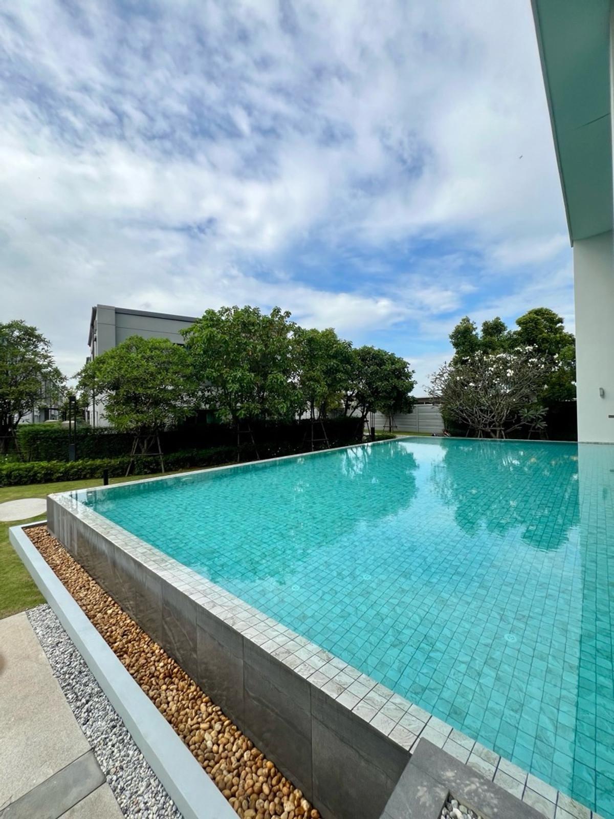 ขายบ้านนวมินทร์ รามอินทรา : 🏡[For Sale] ขายด่วน บ้านเดี่ยว 3 ห้องนอน หลังมุม หมู่บ้านเซนโทร รามอินทรา–จตุโชติ 2 (Centro Ramindra–Chatuchot 2) สภาพใหม่ พร้อมอยู่