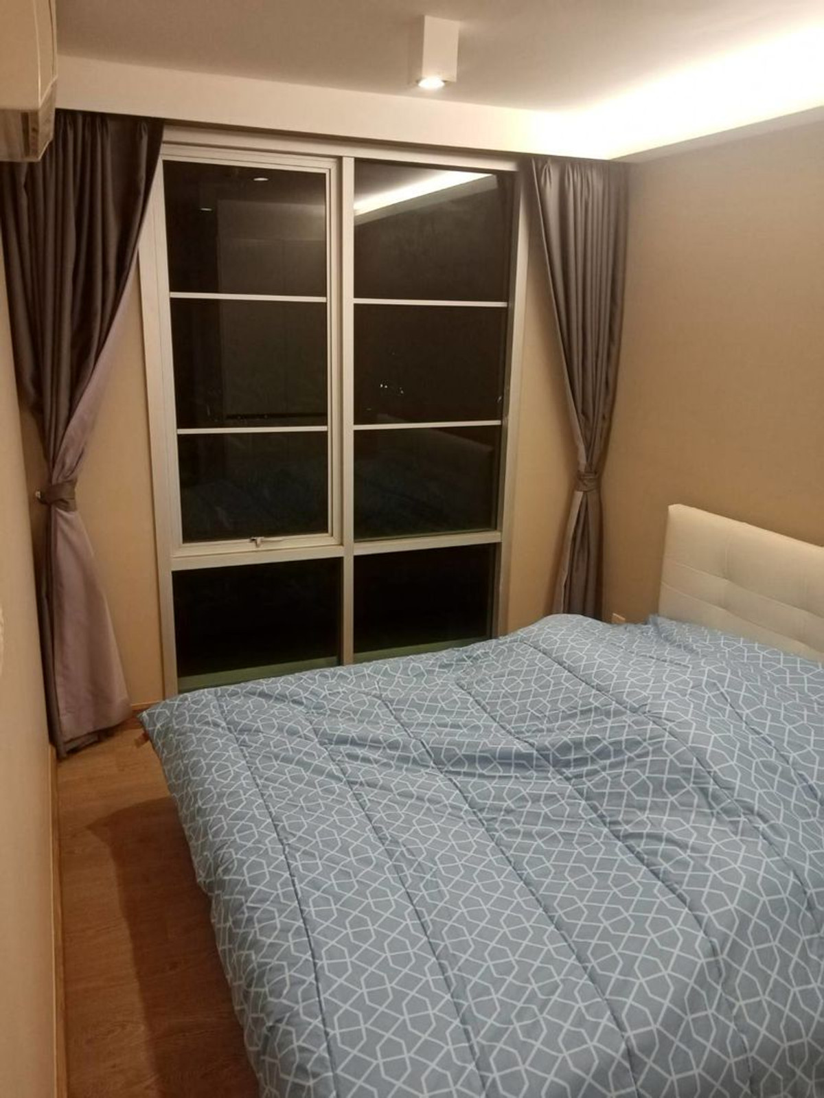 ให้เช่าคอนโดสุขุมวิท อโศก ทองหล่อ : The Teak S.39 30 sq.m. 中 日 Please add LINE ID @806qphgn o8415o5483