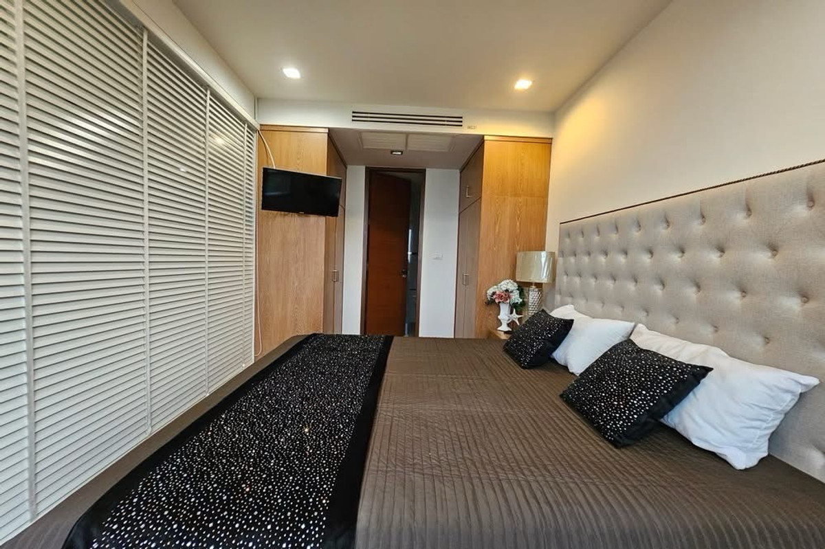 ให้เช่าคอนโดสุขุมวิท อโศก ทองหล่อ : pet friendly condo with private pool  in thonglor