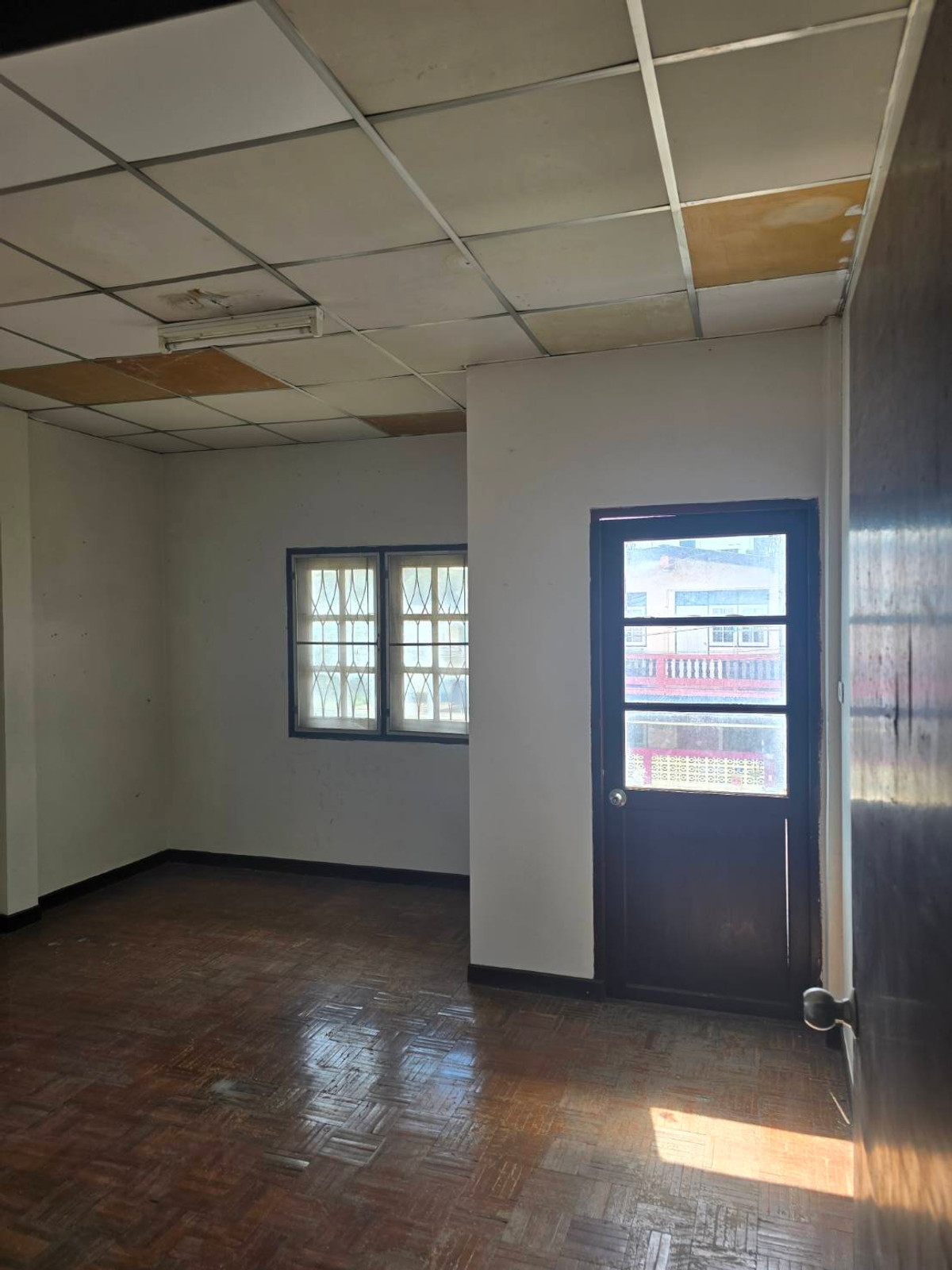 For SaleTownhomeRattanathibet, Sanambinna : 2-story townhouse for sale near Ratchaphruek-Nonthaburi 1 Road, Narongsukniwet Village, Soi Nonthaburi 6, Intersection 6/4.