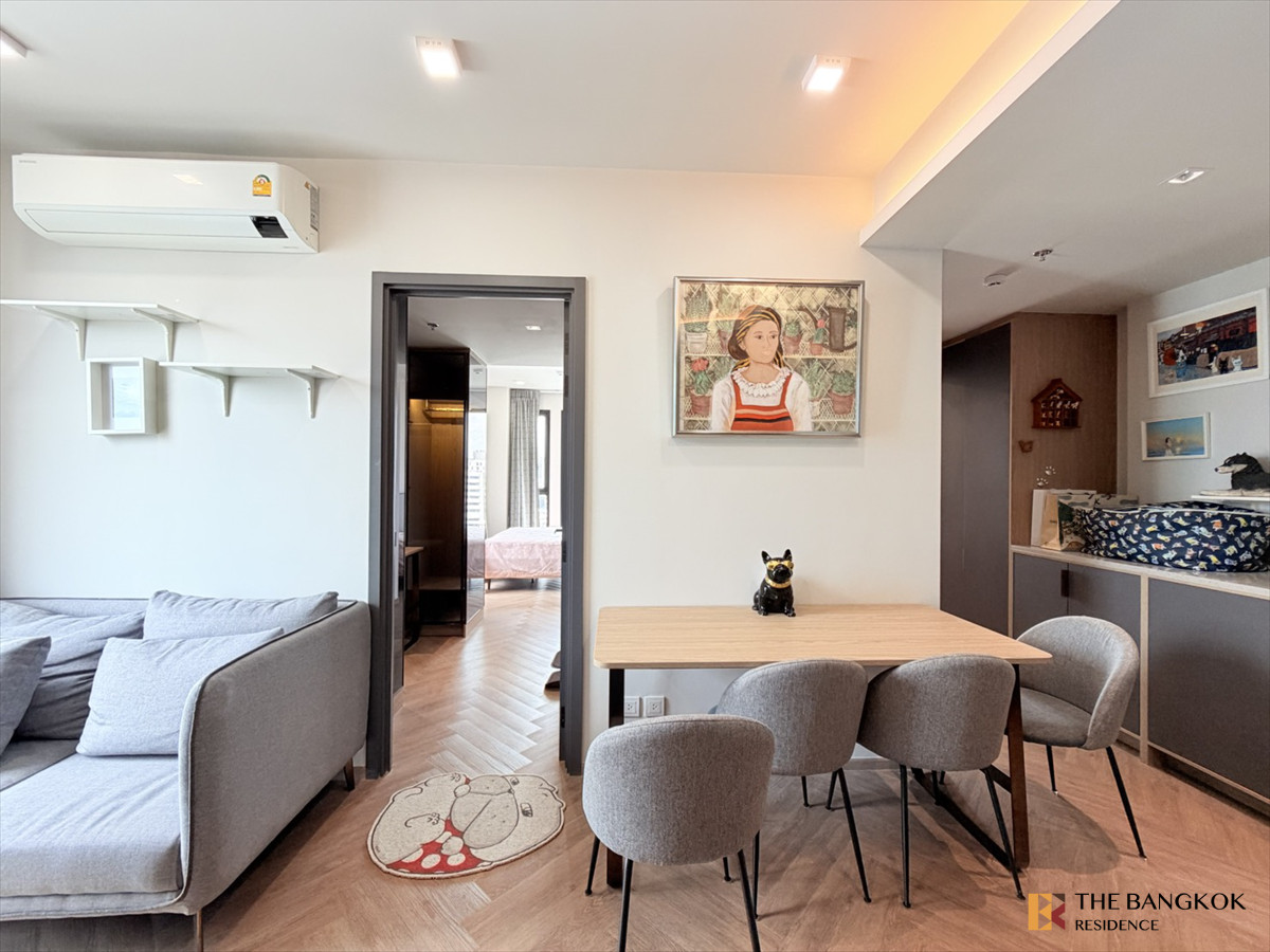 ให้เช่าคอนโดสยาม จุฬา สามย่าน : ชีวิตดีๆ มีครบทุก Chapter ที่ Chapter Chula-Samyan! 📚 เดินทางสะดวกใกล้ MRT สามย่าน 🚇 และเป็นศูนย์กลางของแหล่งเรียนรู้ (จุฬาฯ) และแหล่งแฮงเอาท์สุดชิคที่ Samyan Mitrtown 🛍️ BY:Tiger