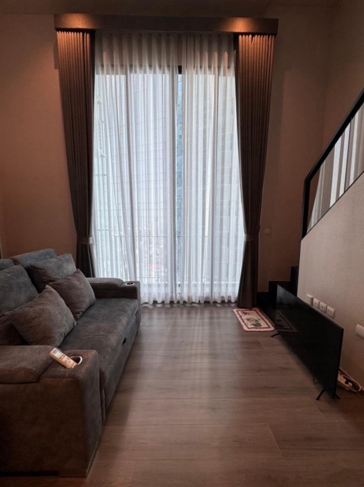 For RentCondoSapankwai,Jatujak : ❤️❤️Rent / sell the reserve Pradipat, size 30+10 sq m, 1 bedroom, 1 bathroom, special duplex style, fully furnished. Beautiful room, ready to move in, condition 99%, wall paper installed throughout the room, new refrigerator, new TV, new air conditioner, 