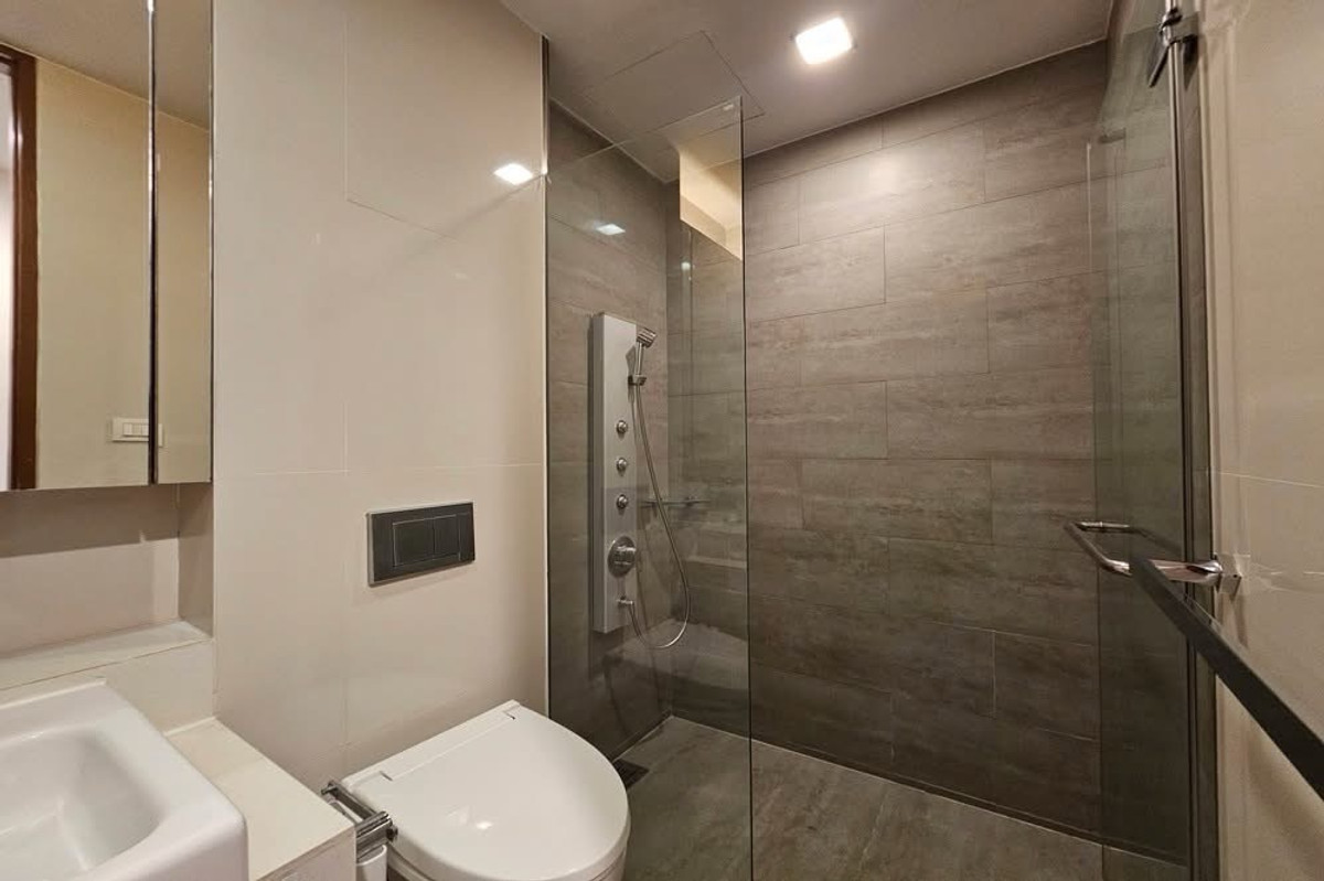 ให้เช่าคอนโดสุขุมวิท อโศก ทองหล่อ : pet friendly condo with private pool  in thonglor