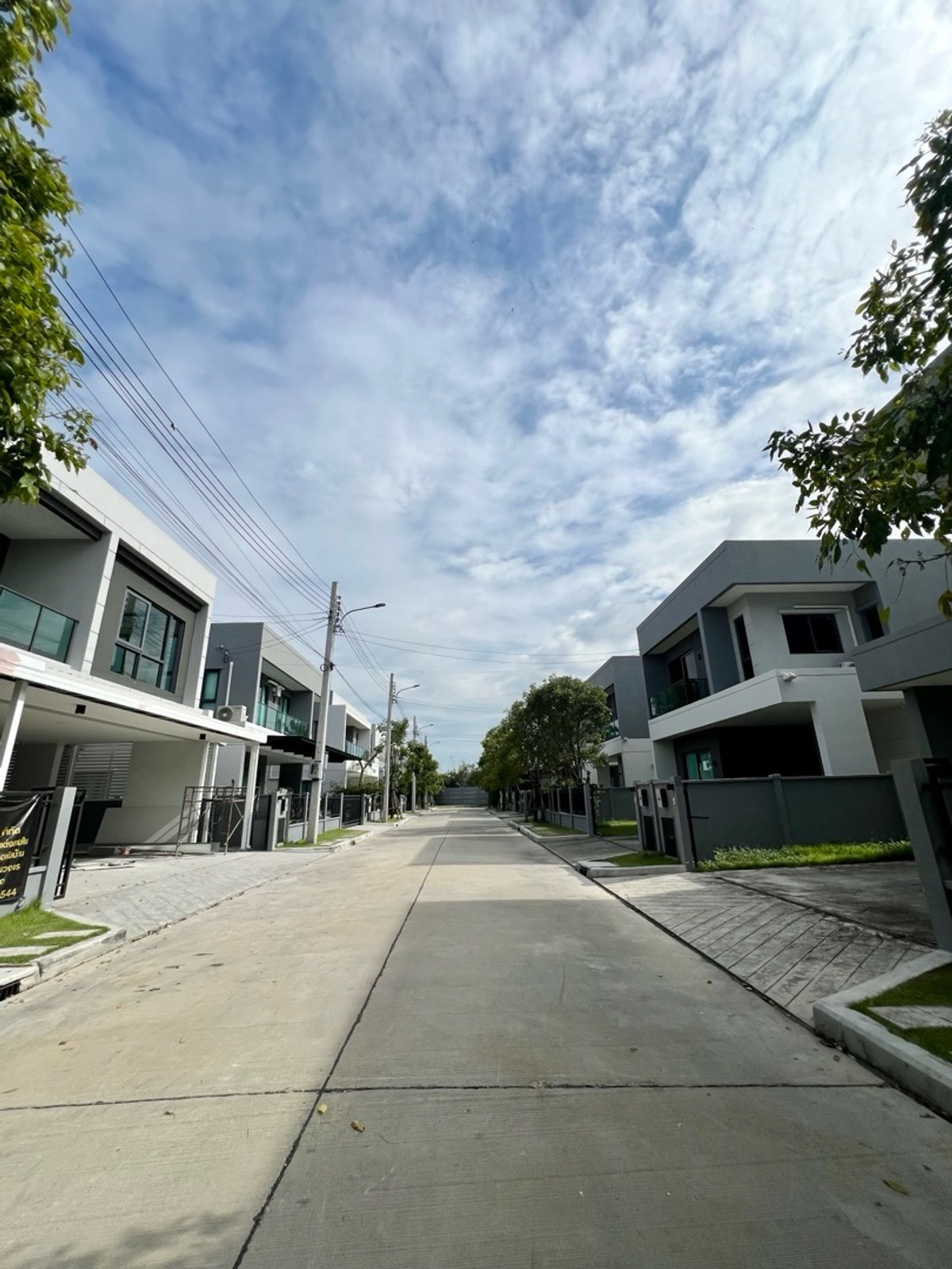 ขายบ้านนวมินทร์ รามอินทรา : 🏡[For Sale] ขายด่วน บ้านเดี่ยว 3 ห้องนอน หลังมุม หมู่บ้านเซนโทร รามอินทรา–จตุโชติ 2 (Centro Ramindra–Chatuchot 2) สภาพใหม่ พร้อมอยู่