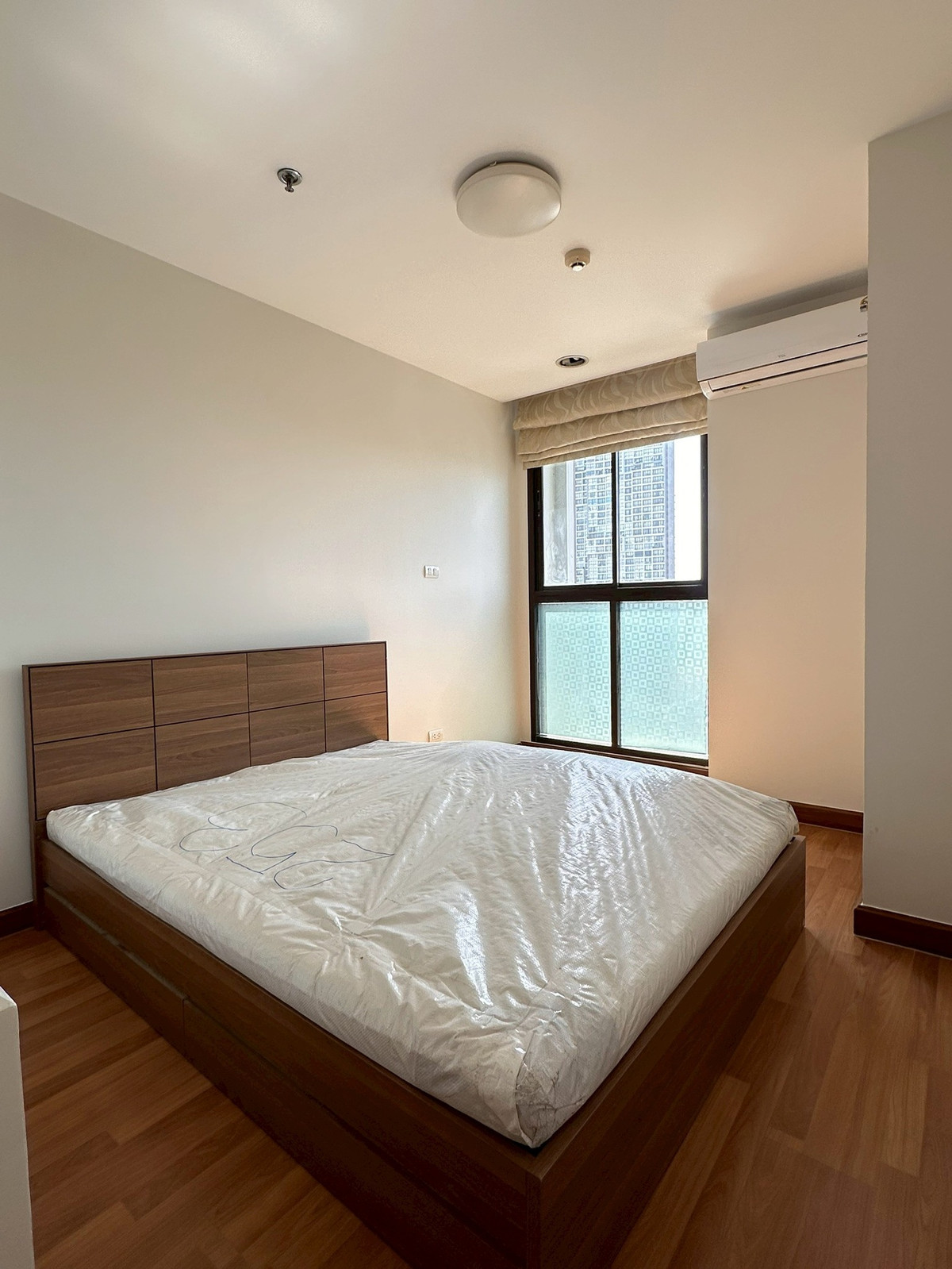 For SaleCondoLadprao, Central Ladprao : Condo for sale Ideo ladprao 5, pool view, convenient near MRT and BTS (AM2063)