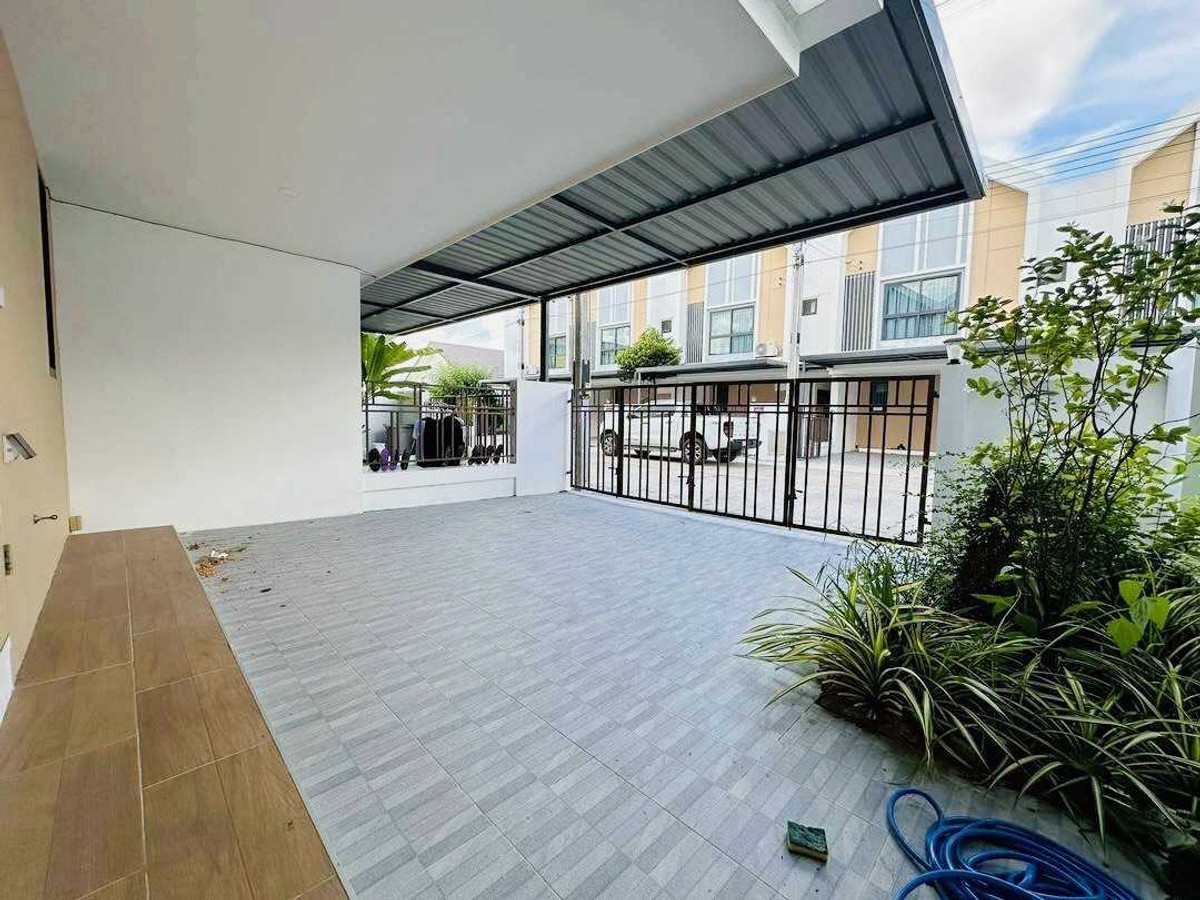 TownhomePattaya, Bangsaen, Chonburi : Corner Townhome for Sale: Villa Forest Project, 147 sqm, near Ban Bueng Hospital